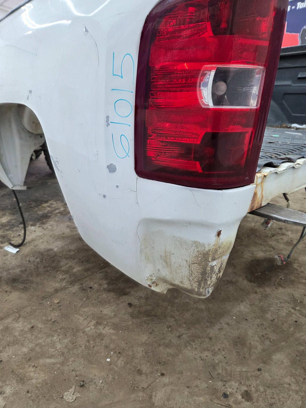 2007-2013 Chevrolet Silverado 1500 2500 3500 HD 6' 6" Short Truck Bed
