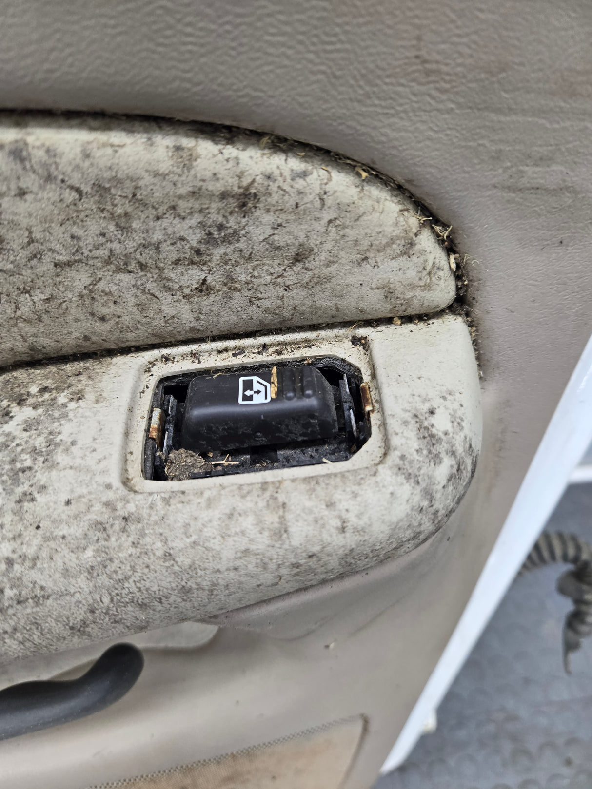 1999-2007 Chevrolet Silverado / GMC Sierra 1500 2500 3500 HD Rear Driver side LH Crew Cab rear door