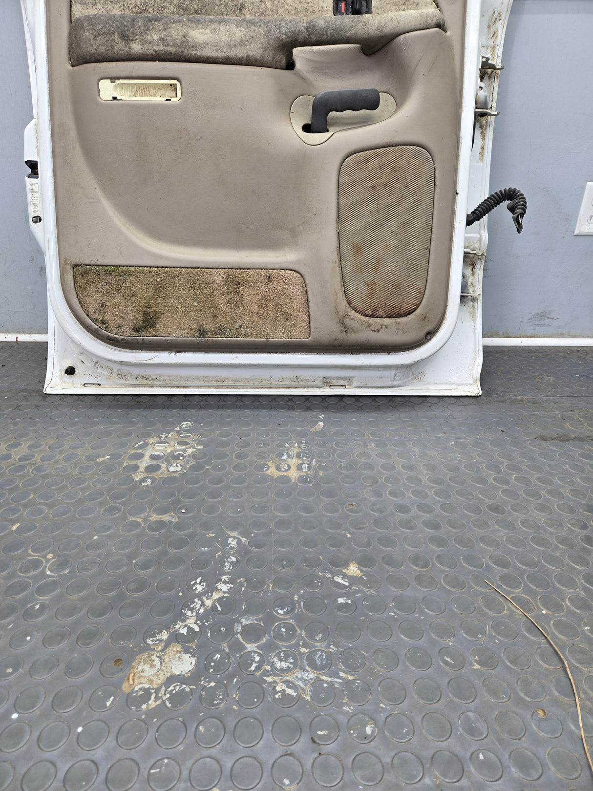 1999-2007 Chevrolet Silverado / GMC Sierra 1500 2500 3500 HD Rear Driver side LH Crew Cab rear door