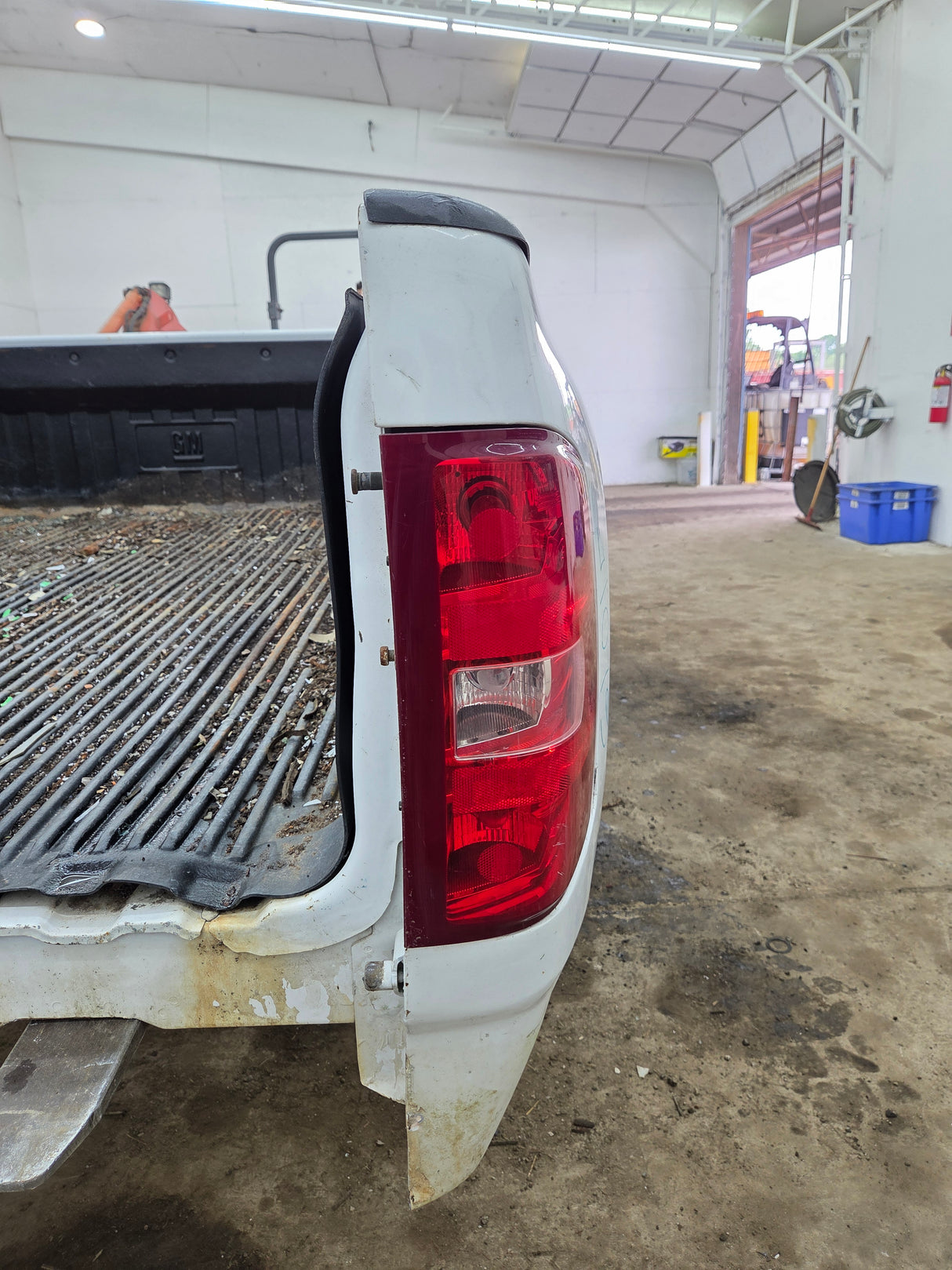 2007-2013 Chevrolet Silverado 1500 2500 3500 HD 6' 6" Short Truck Bed
