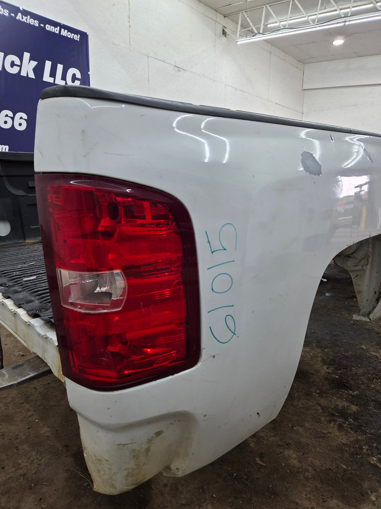 2007-2013 Chevrolet Silverado 1500 2500 3500 HD 6' 6" Short Truck Bed