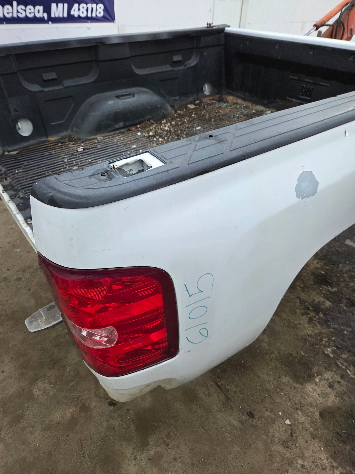 2007-2013 Chevrolet Silverado 1500 2500 3500 HD 6' 6" Short Truck Bed