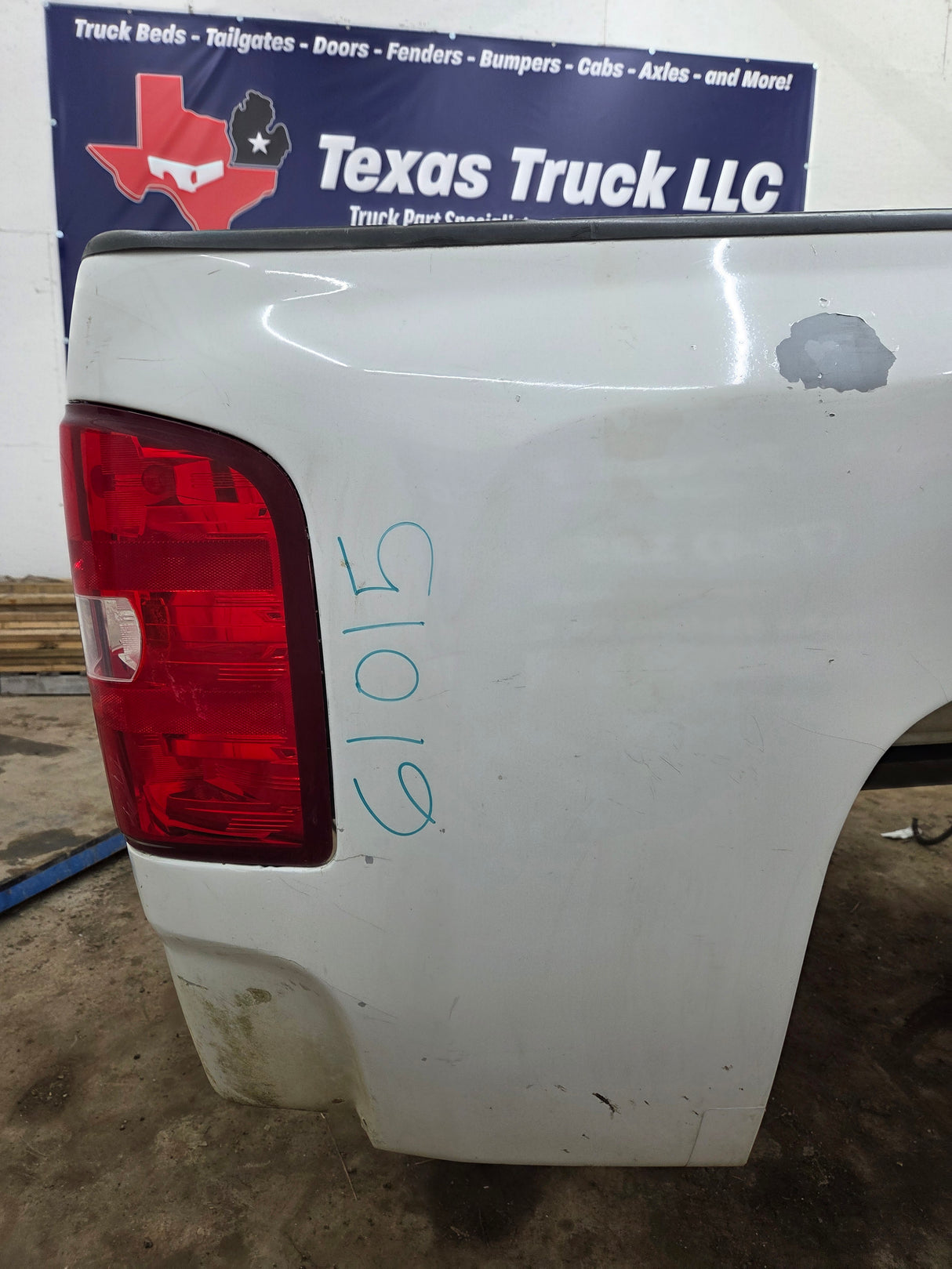 2007-2013 Chevrolet Silverado 1500 2500 3500 HD 6' 6" Short Truck Bed