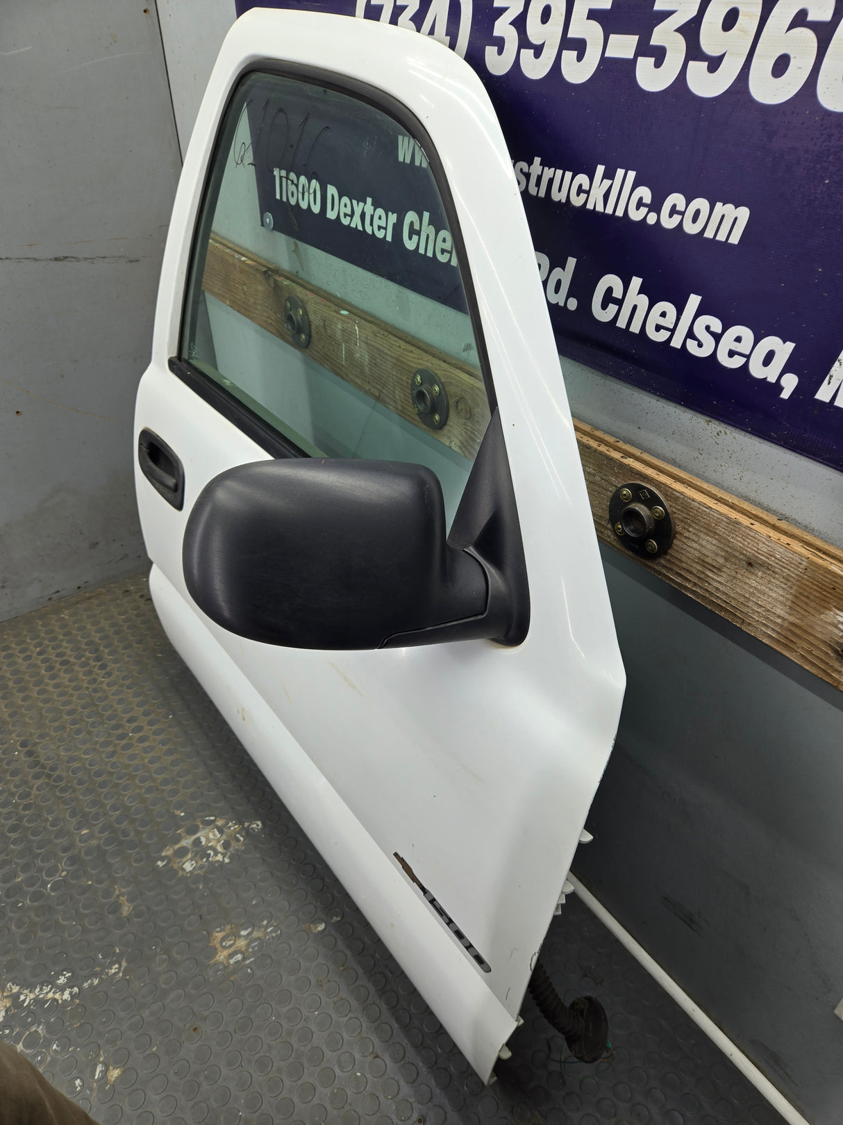 1999-2006 Chevrolet Silverado / GMC Sierra 1500 2500 3500 HD Front Passenger side Door RH