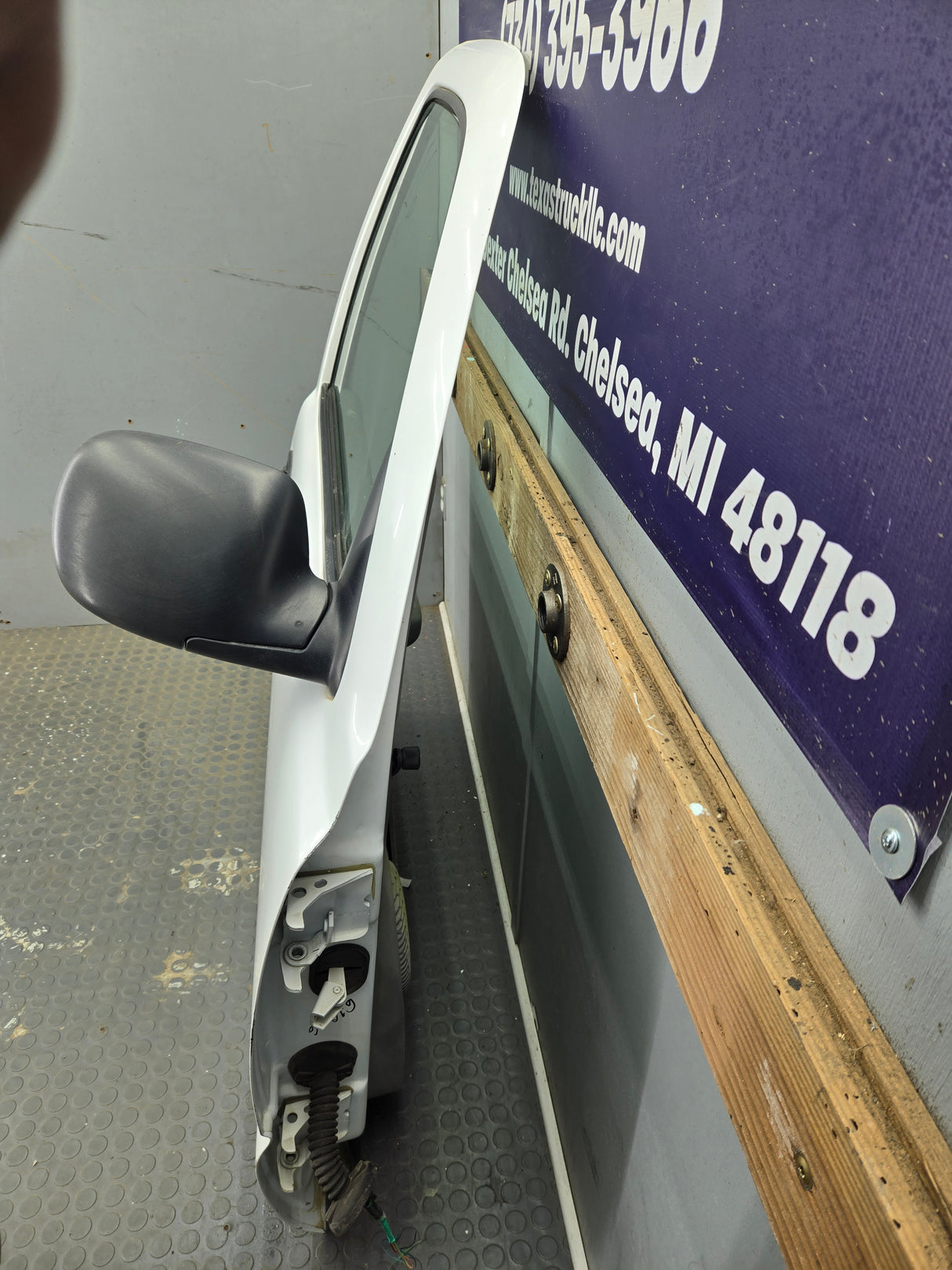 1999-2006 Chevrolet Silverado / GMC Sierra 1500 2500 3500 HD Front Passenger side Door RH