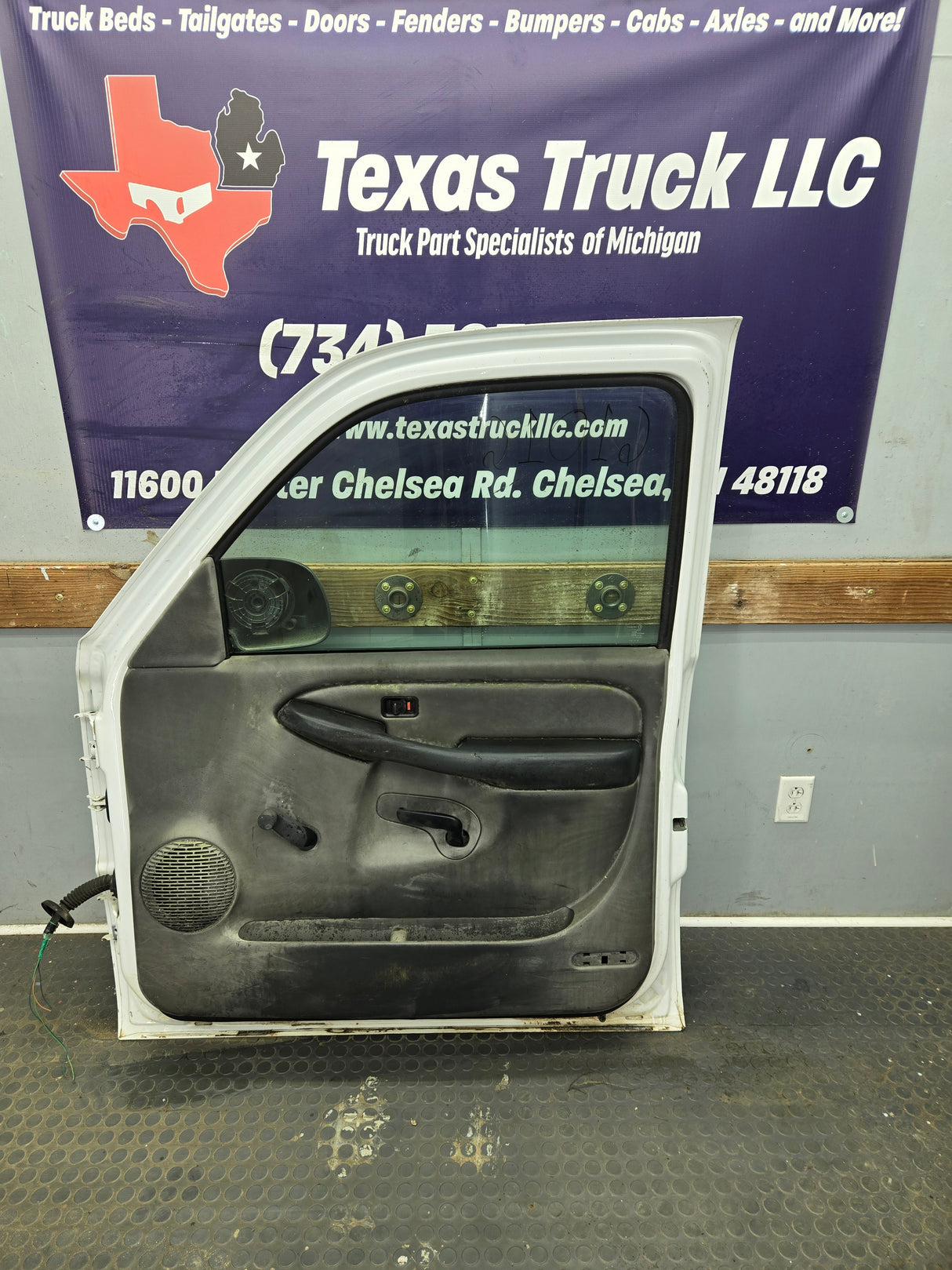 1999-2006 Chevrolet Silverado / GMC Sierra 1500 2500 3500 HD Front Passenger side Door RH