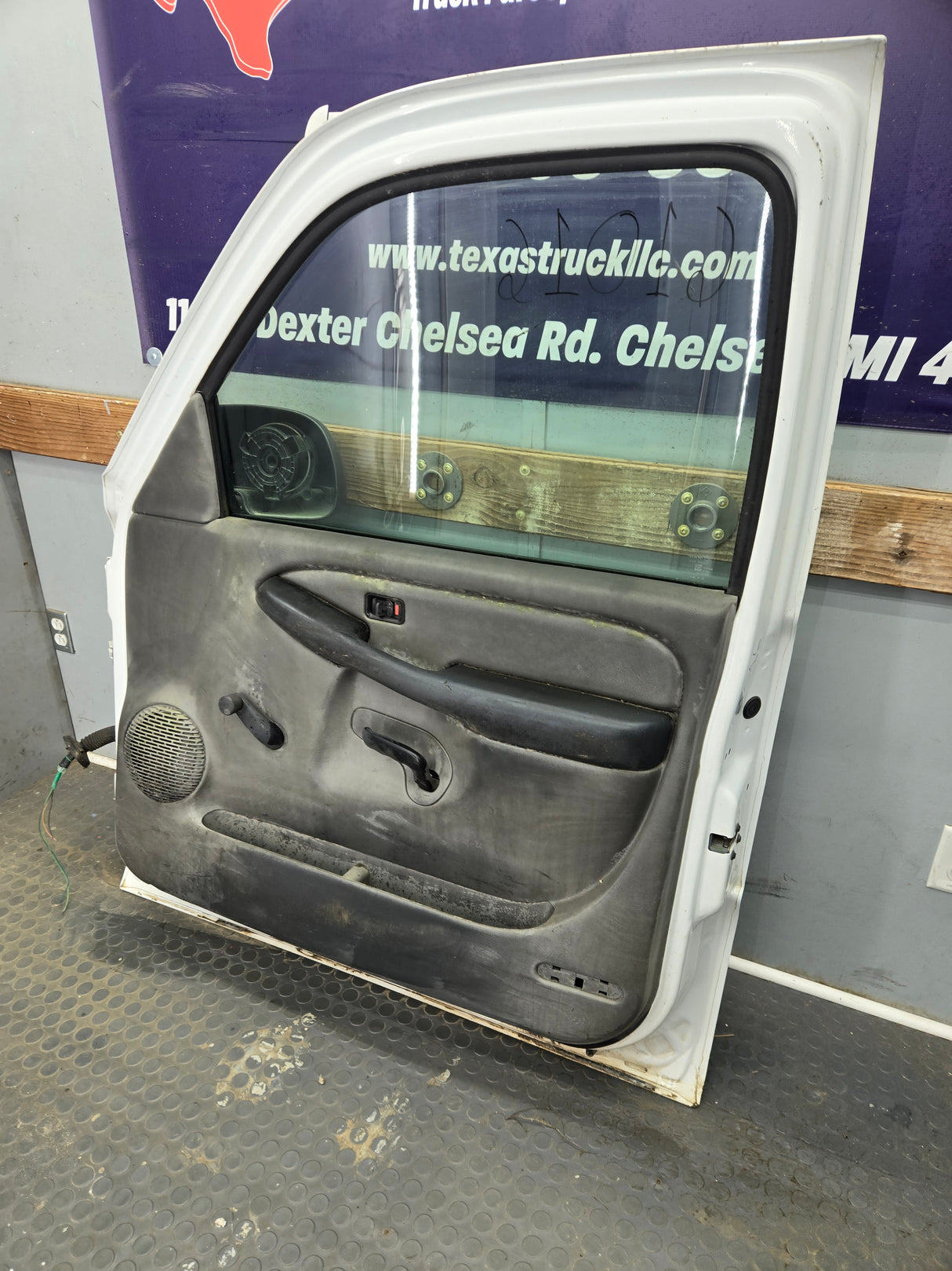 1999-2006 Chevrolet Silverado / GMC Sierra 1500 2500 3500 HD Front Passenger side Door RH