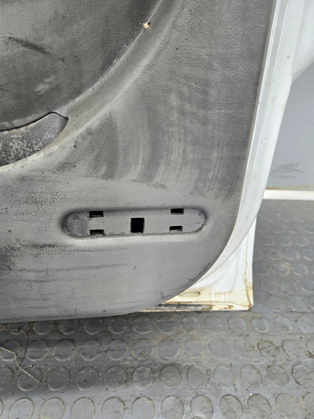 1999-2006 Chevrolet Silverado / GMC Sierra 1500 2500 3500 HD Front Passenger side Door RH