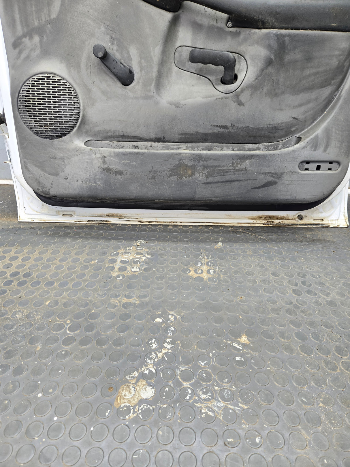 1999-2006 Chevrolet Silverado / GMC Sierra 1500 2500 3500 HD Front Passenger side Door RH