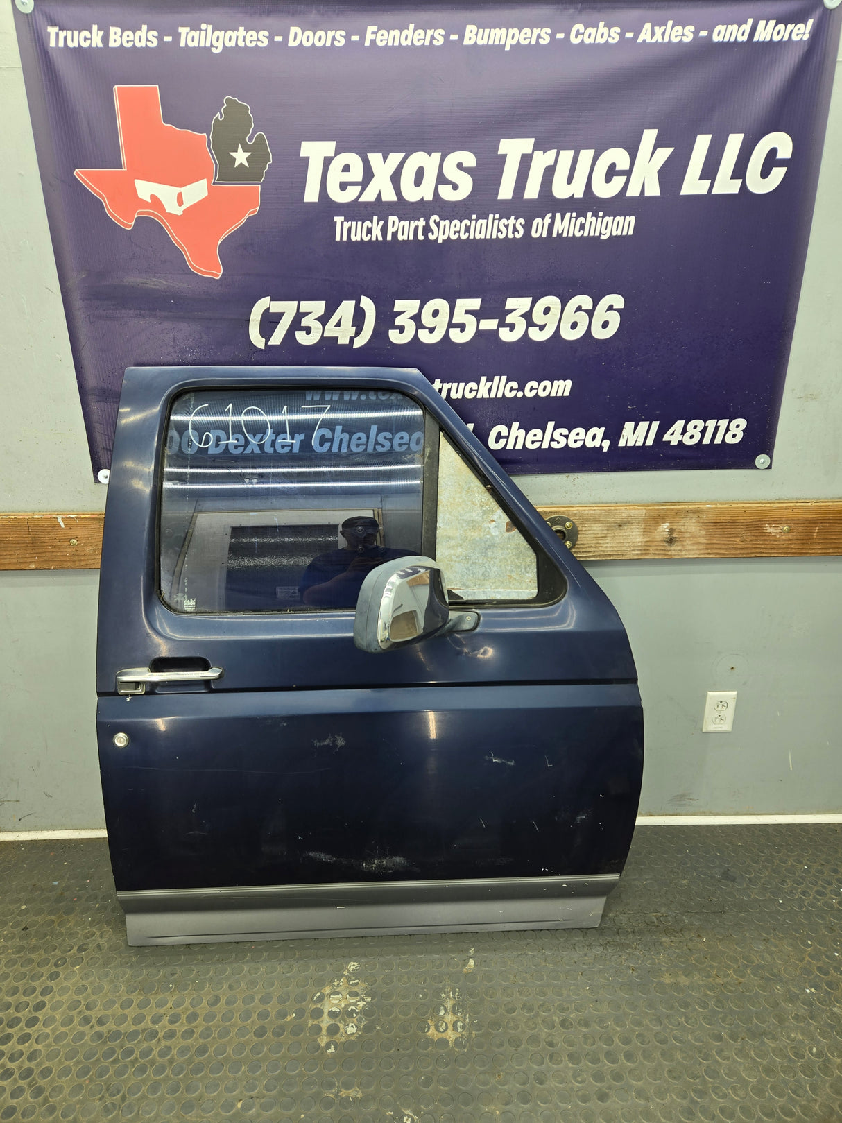 1987-1997 Ford F Series F250 F350 F450 F550 RH Passenger Side Front Door