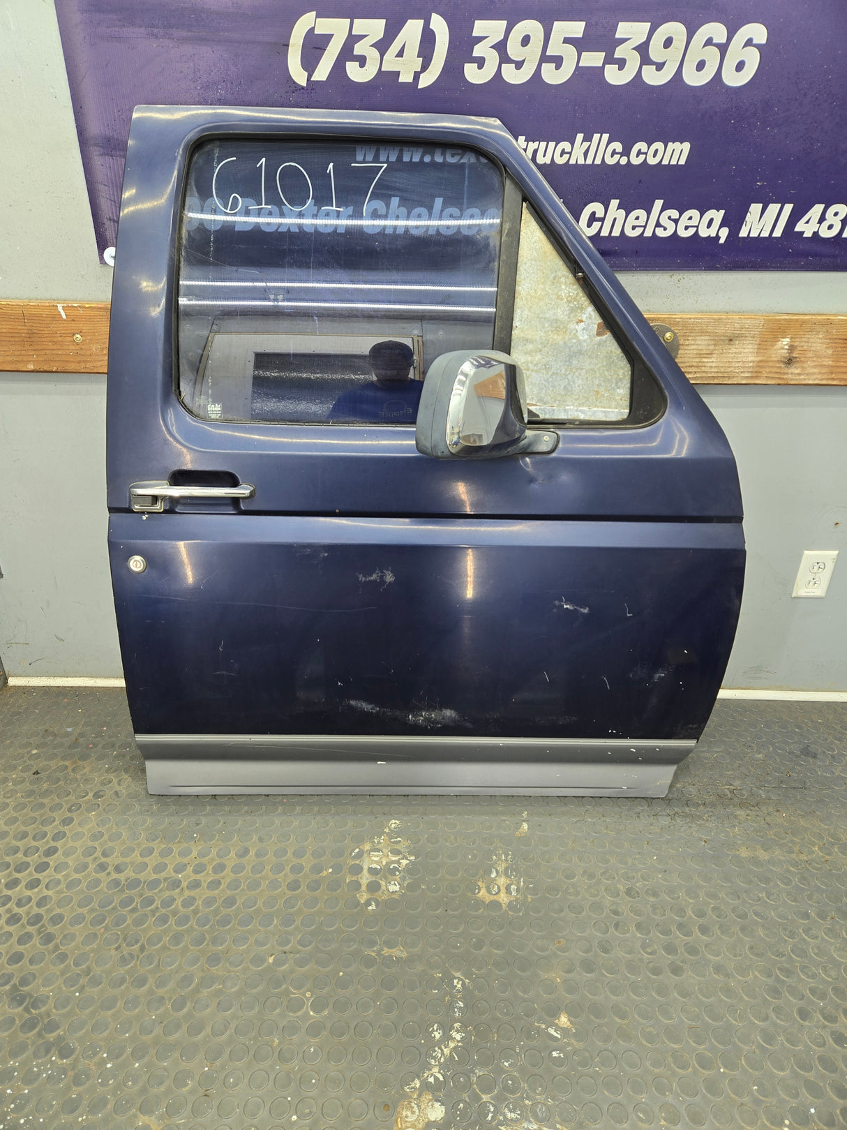 1987-1997 Ford F Series F250 F350 F450 F550 RH Passenger Side Front Door