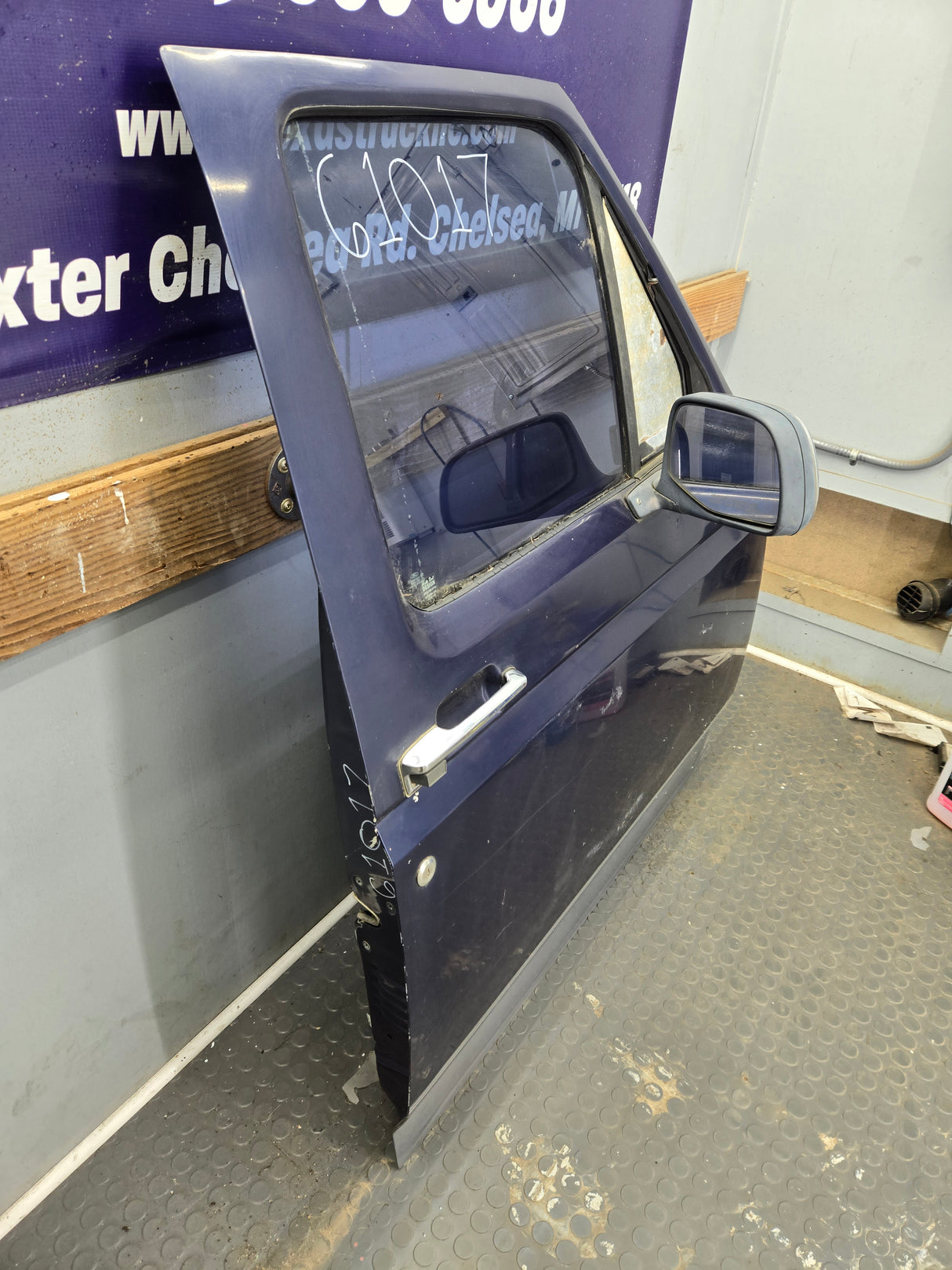 1987-1997 Ford F Series F250 F350 F450 F550 RH Passenger Side Front Door