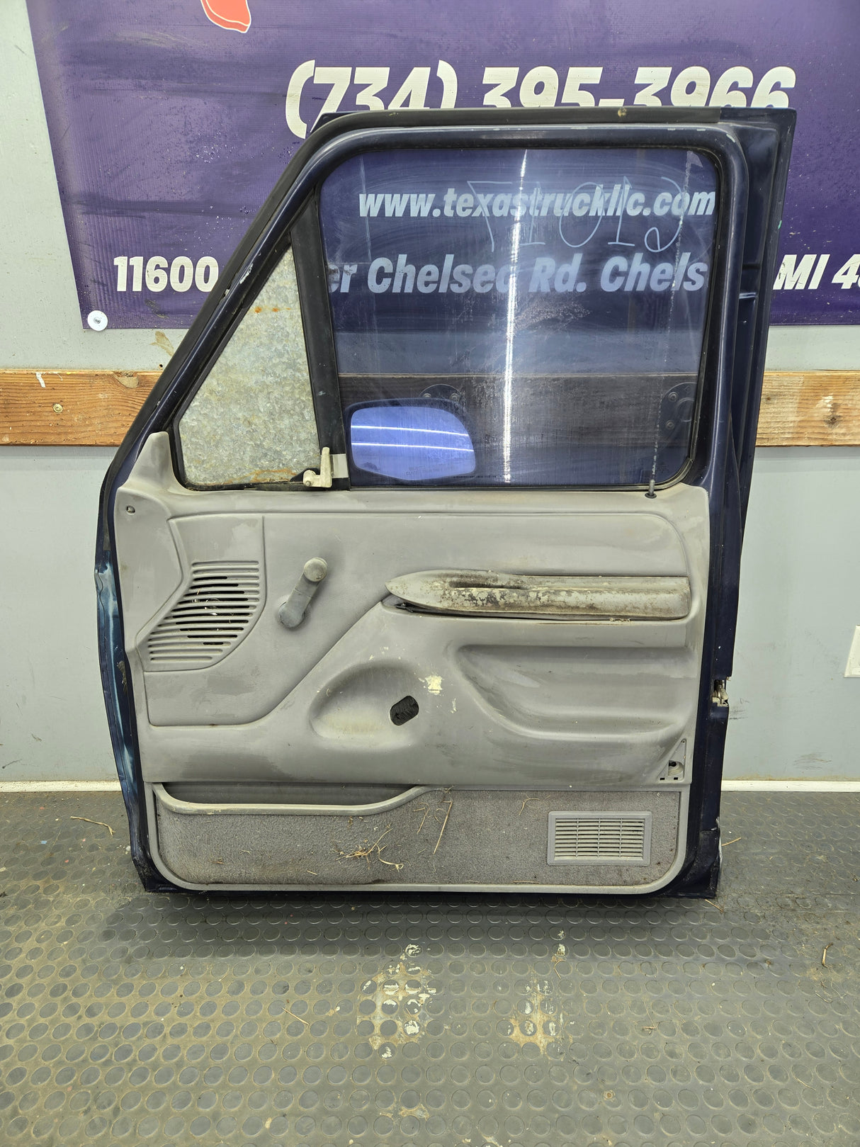 1987-1997 Ford F Series F250 F350 F450 F550 RH Passenger Side Front Door