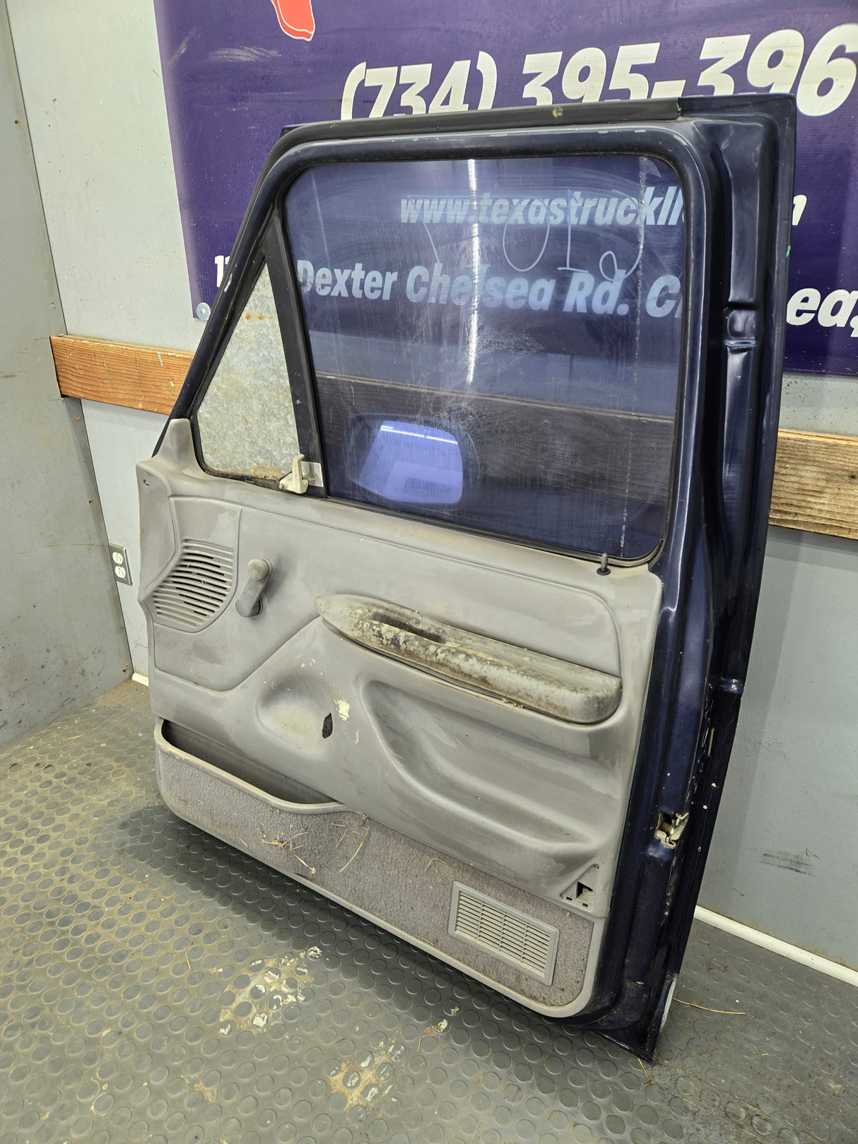 1987-1997 Ford F Series F250 F350 F450 F550 RH Passenger Side Front Door