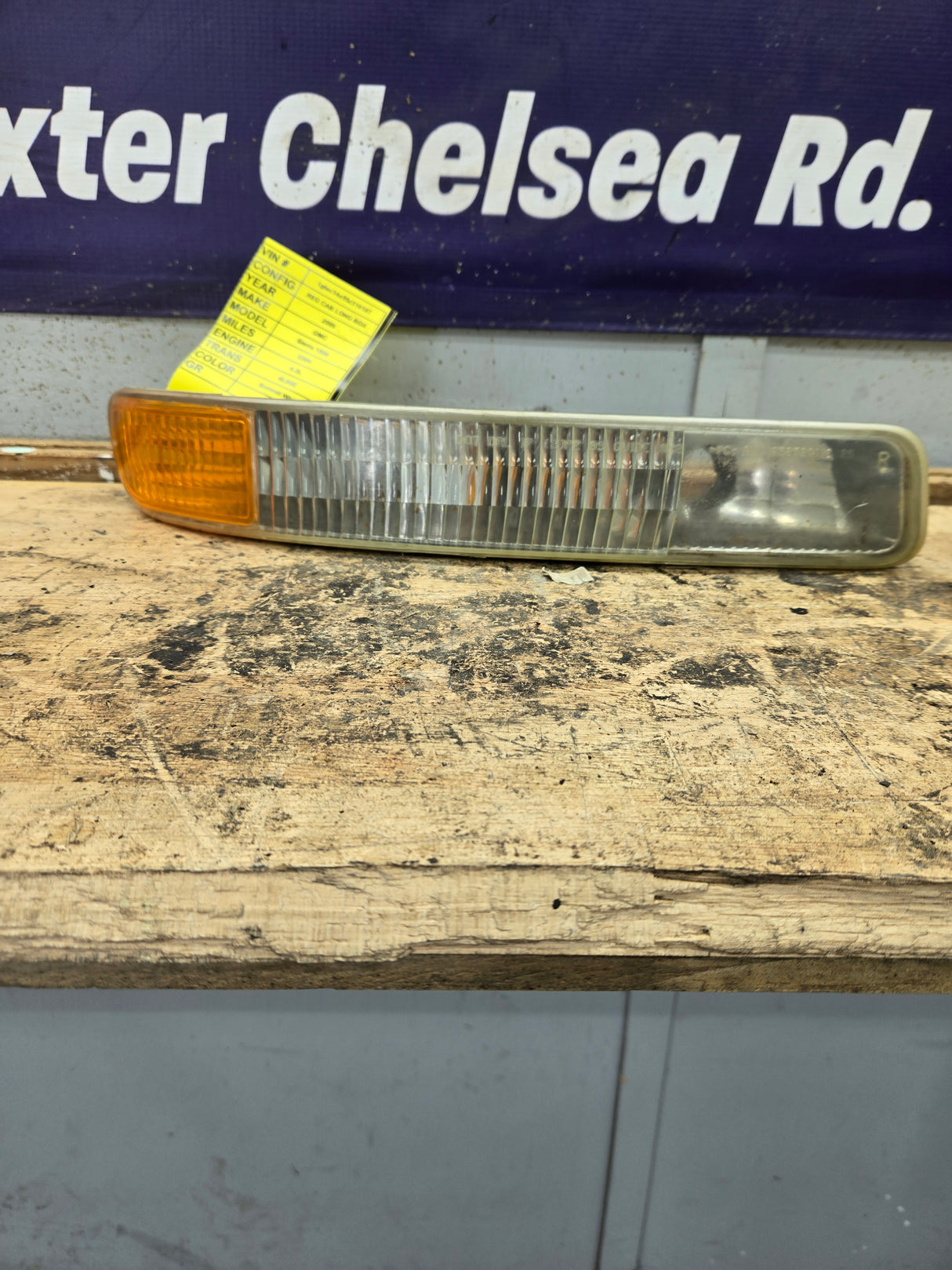 1999-2007 GMC Sierra Yukon 1500 2500 3500 RH Passenger Side Turn Signal Parking Light Assembly 16524676