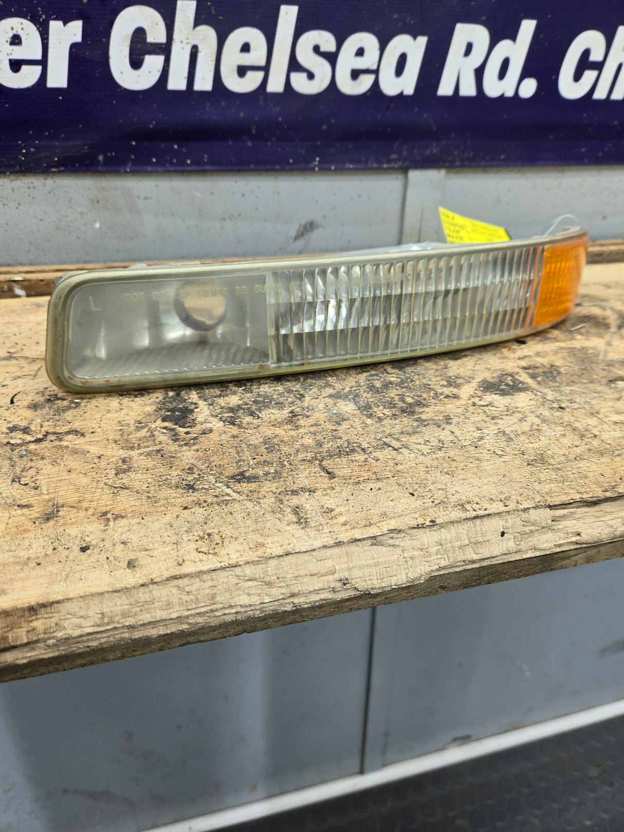 1999-2007 GMC Sierra Yukon 1500 2500 3500 LH Driver Side Turn Signal Parking Light Assembly 16524675