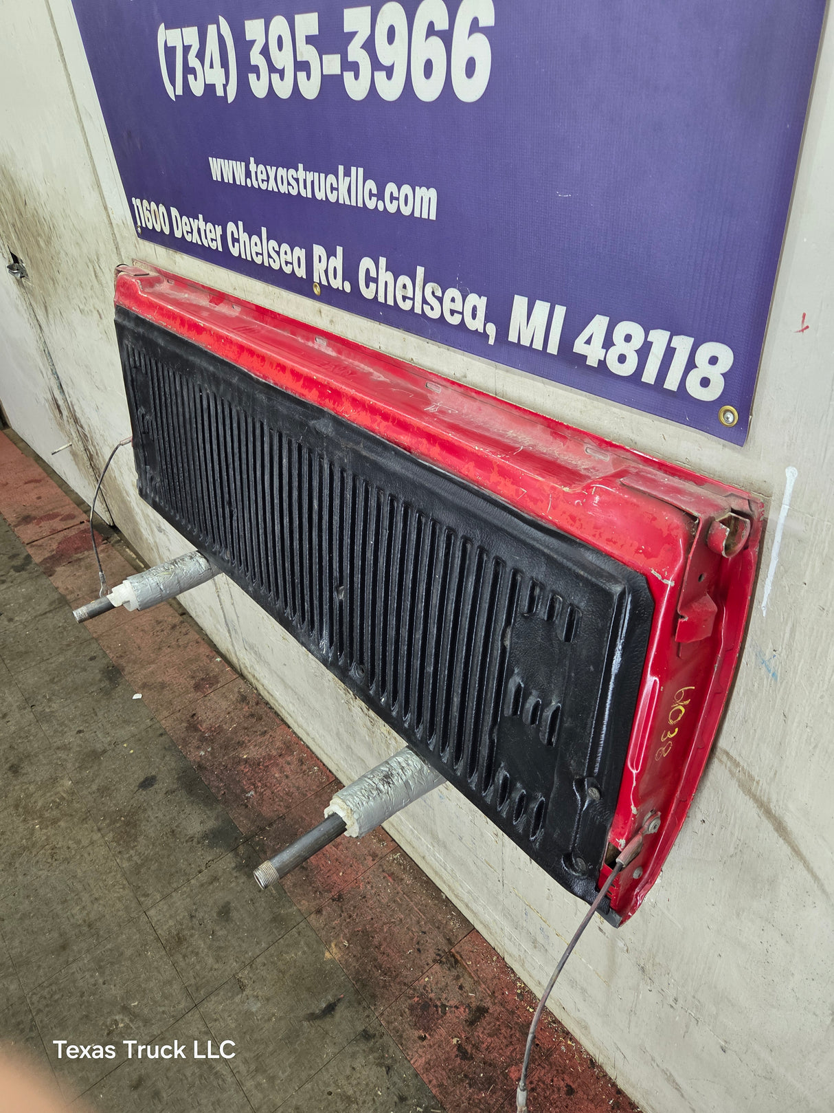 1997-2003 F150 / 1999-2007 Ford F250 F350 F450 F550 Super Duty Tailgate