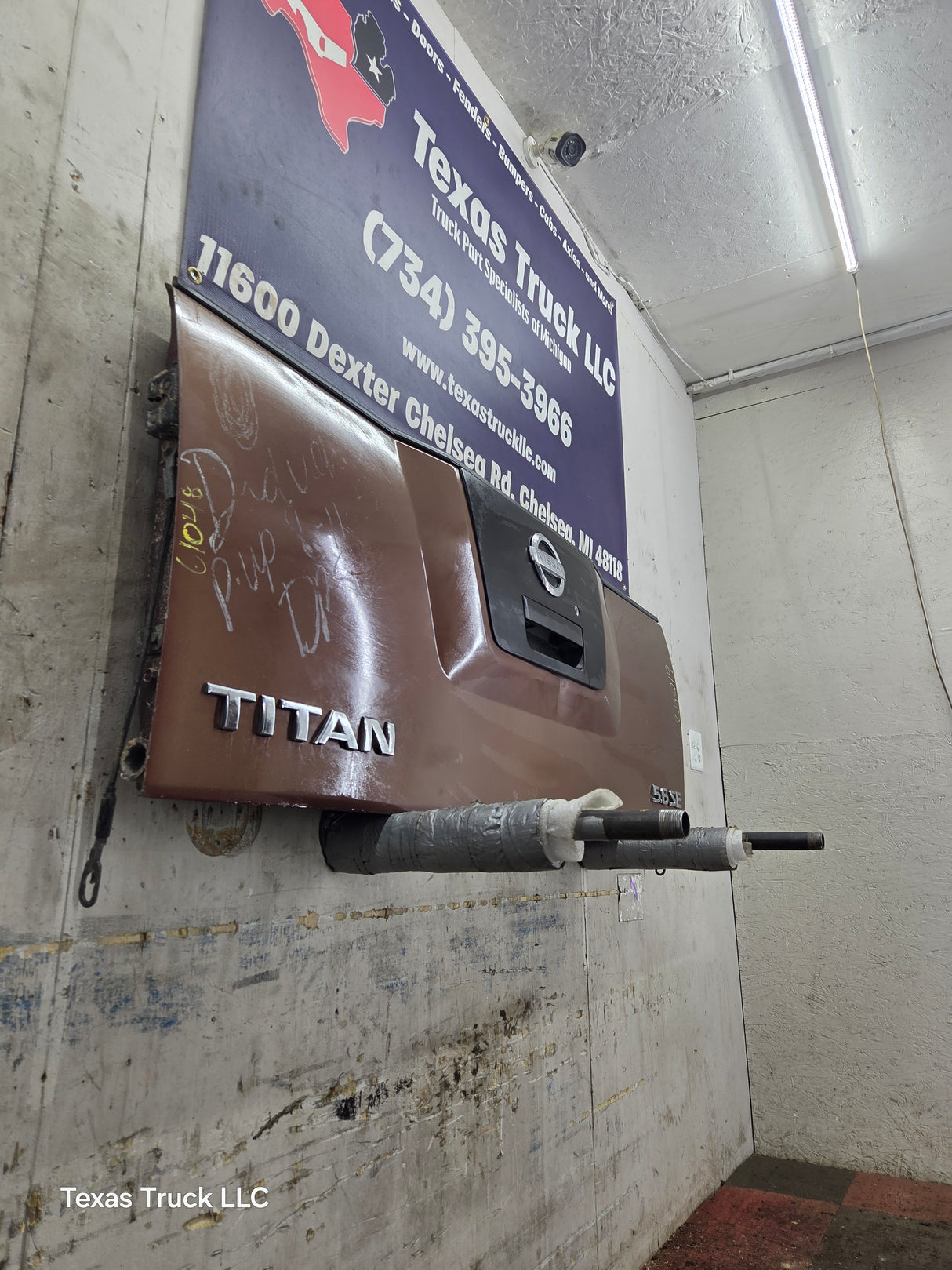 2004-2012 Nissan Titan Tailgate