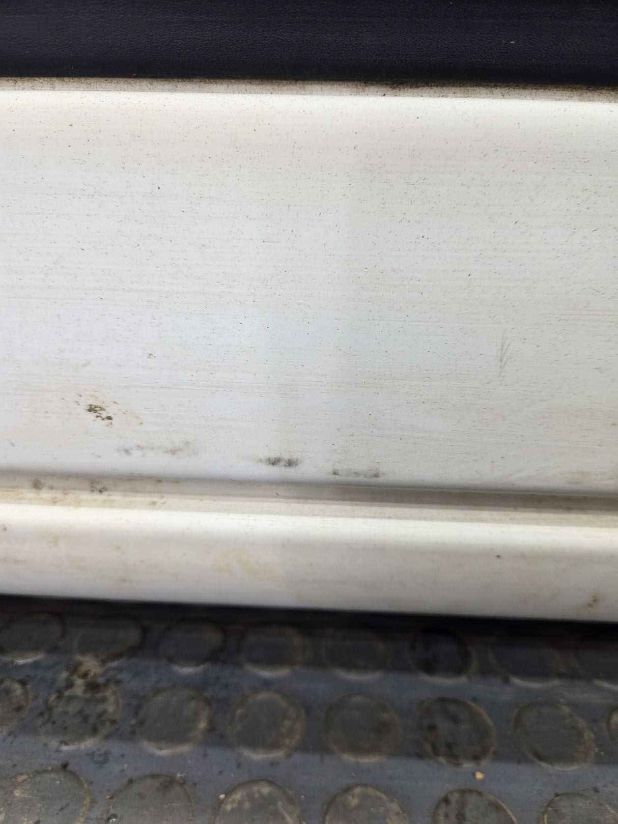 1999-2006 Chevrolet Silverado / GMC Sierra 1500 2500 3500 HD Front Driver Side Door LH