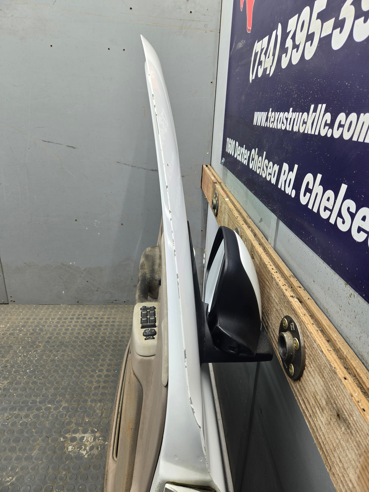 1999-2006 Chevrolet Silverado / GMC Sierra 1500 2500 3500 HD Front Driver Side Door LH