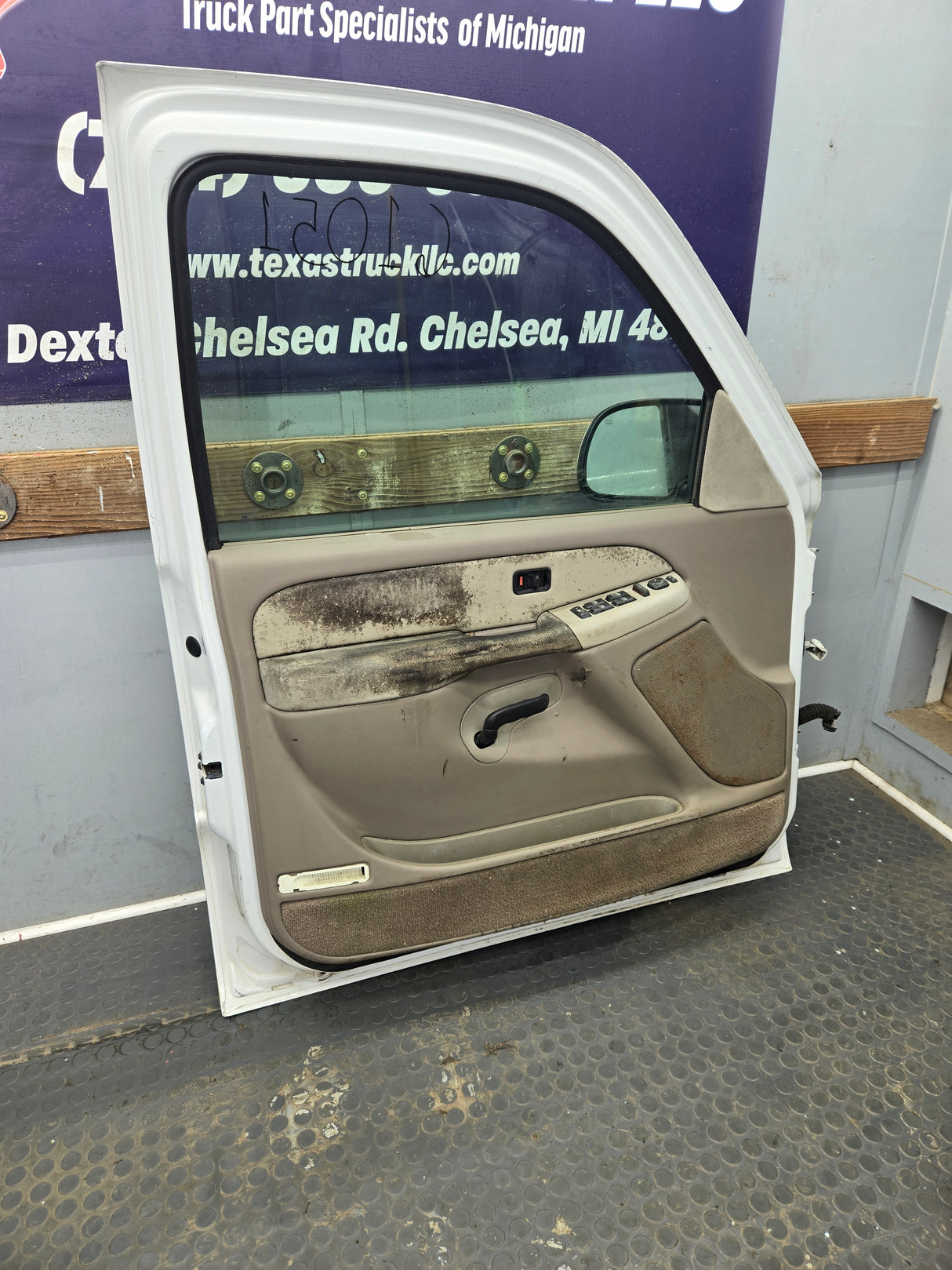 1999-2006 Chevrolet Silverado / GMC Sierra 1500 2500 3500 HD Front Driver Side Door LH
