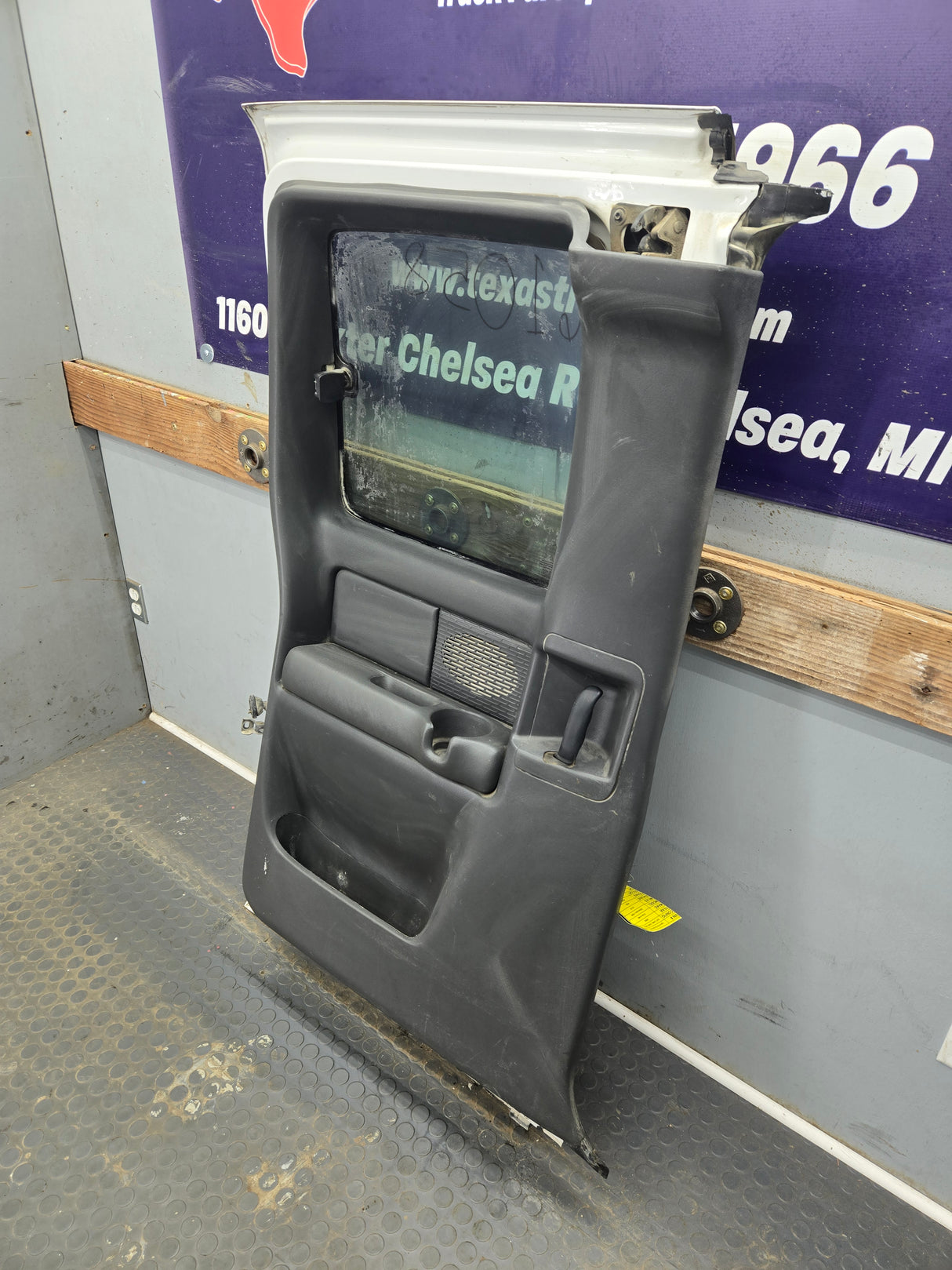 2003-2005 Ford Ranger Passenger Side Front Right Hand Door