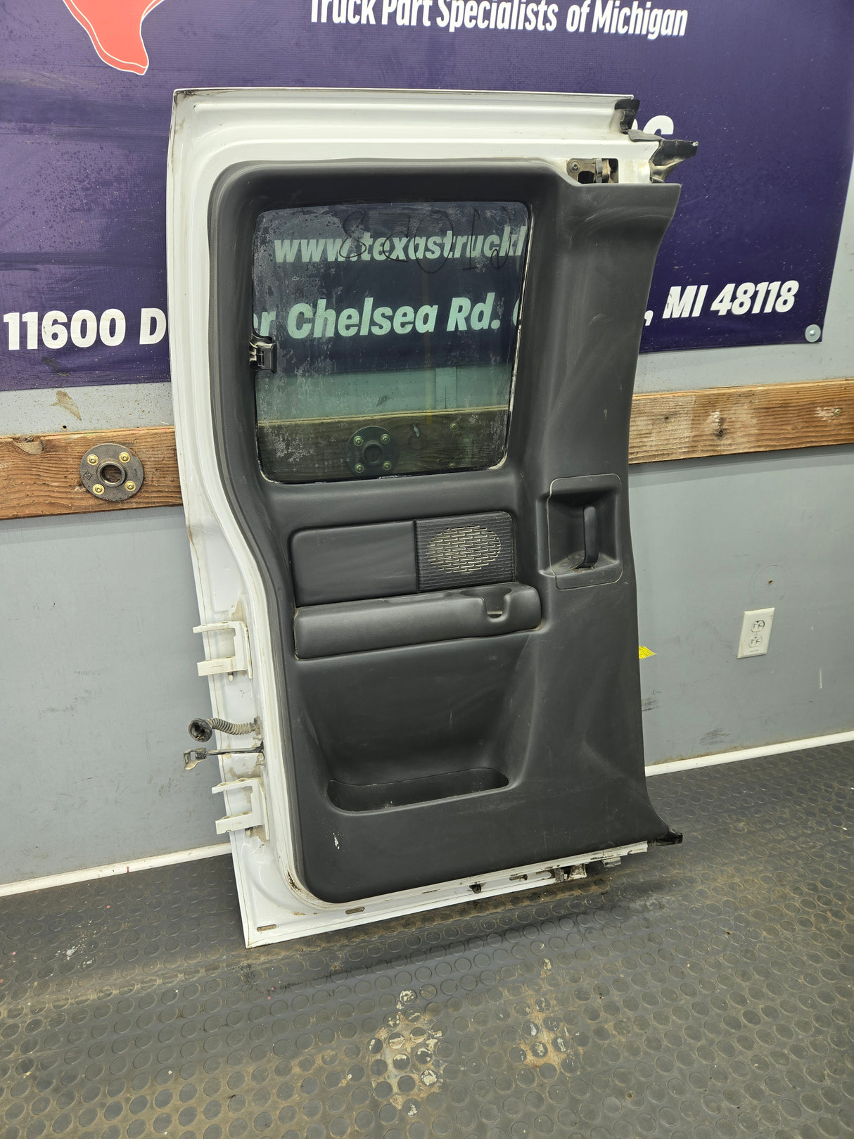 2003-2005 Ford Ranger Passenger Side Front Right Hand Door