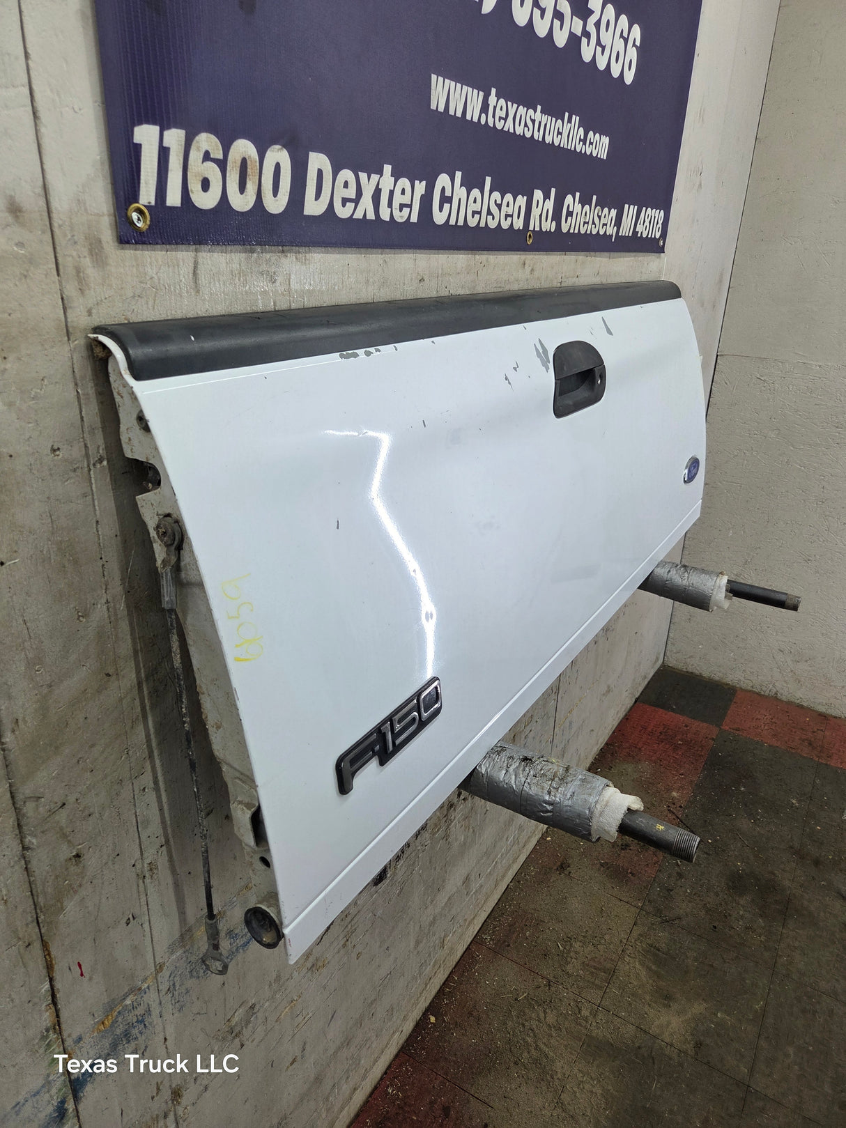 1997-2003 F150 / 1999-2007 Ford F250 F350 F450 F550 Super Duty Tailgate
