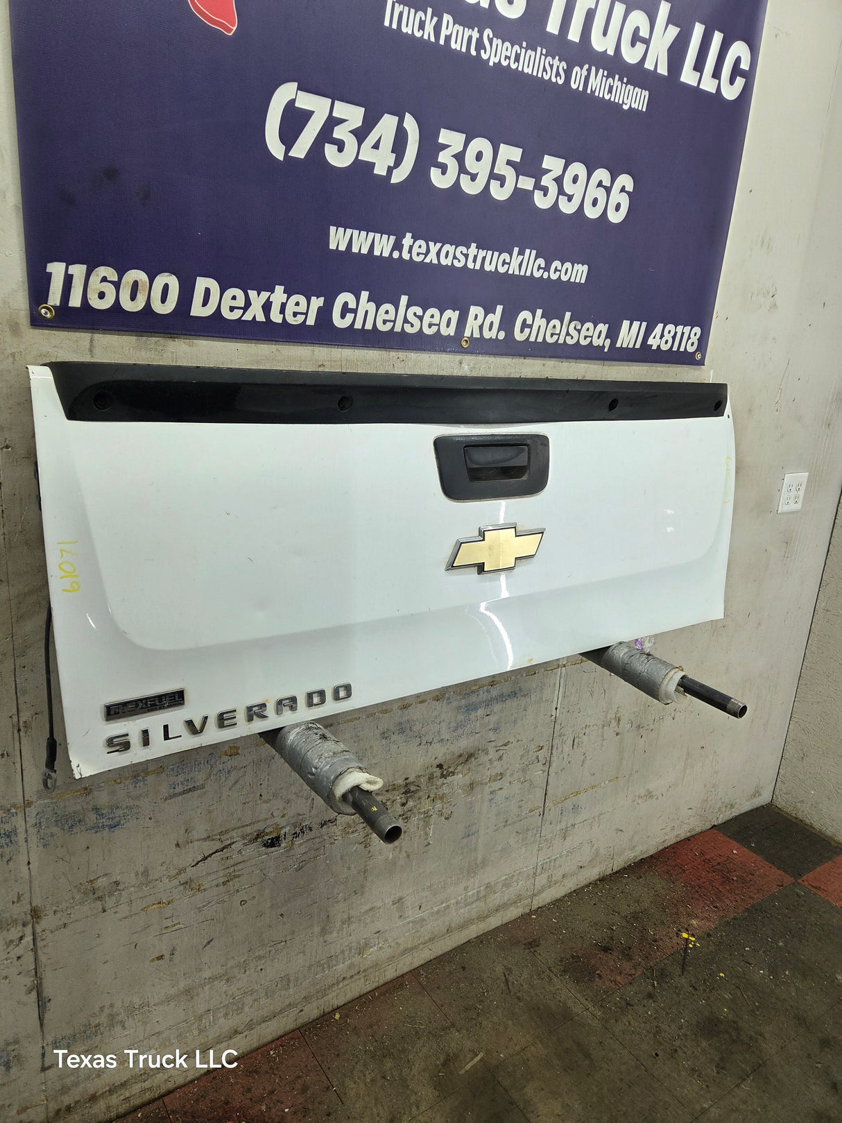 2007-2013 Chevrolet Silverado / GMC Sierra 1500 2500 3500 HD Tailgate