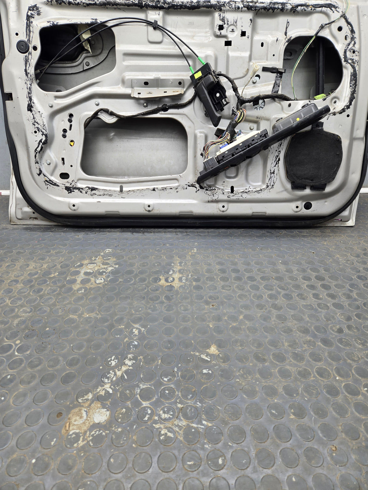 2004-2012 Chevrolet Colorado / GMC Canyon Driver Side Crew Cab Door LH