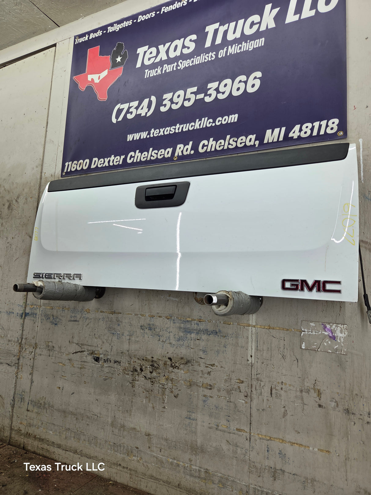 2007-2013 Chevrolet Silverado / GMC Sierra 1500 2500 3500 HD Tailgate
