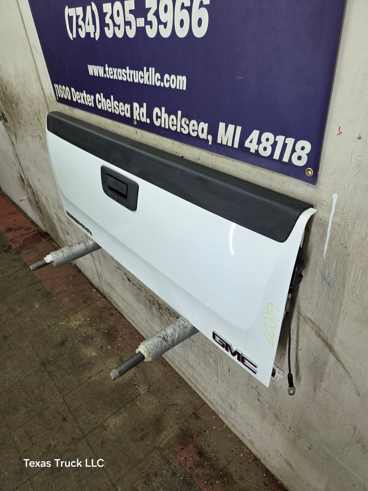 2007-2013 Chevrolet Silverado / GMC Sierra 1500 2500 3500 HD Tailgate