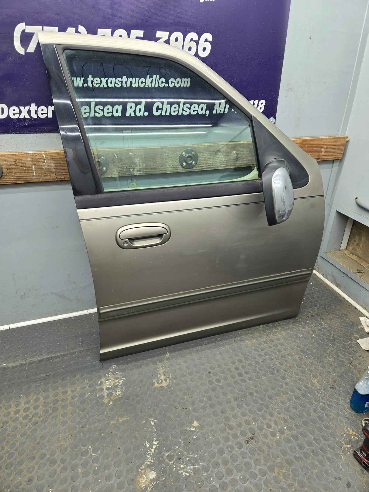 1997-2003 Ford F150 Crew Cab Passenger Side RH Front Door