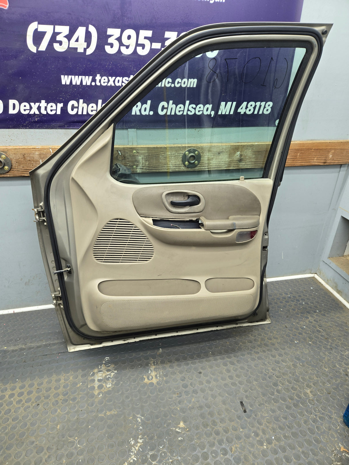 1997-2003 Ford F150 Crew Cab Passenger Side RH Front Door