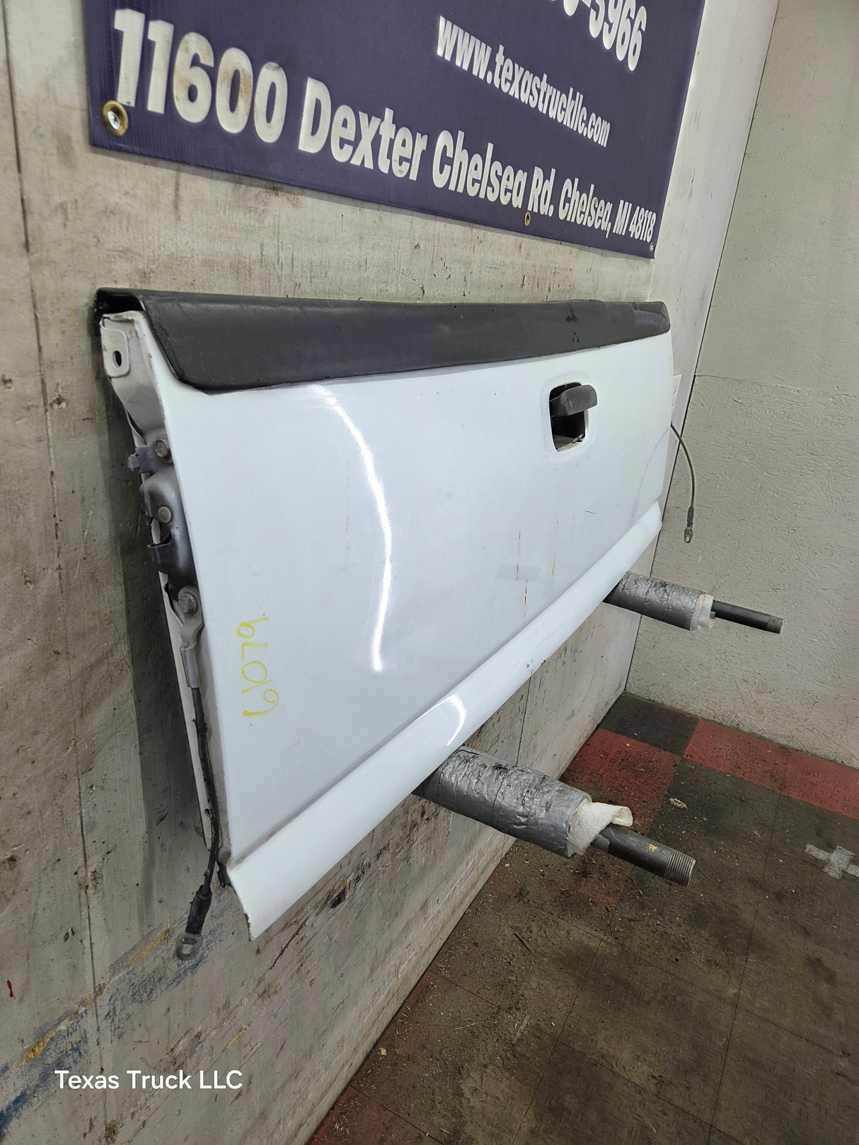 1999-2007 Chevrolet Silverado / GMC Sierra 1500 2500 3500 Tailgate