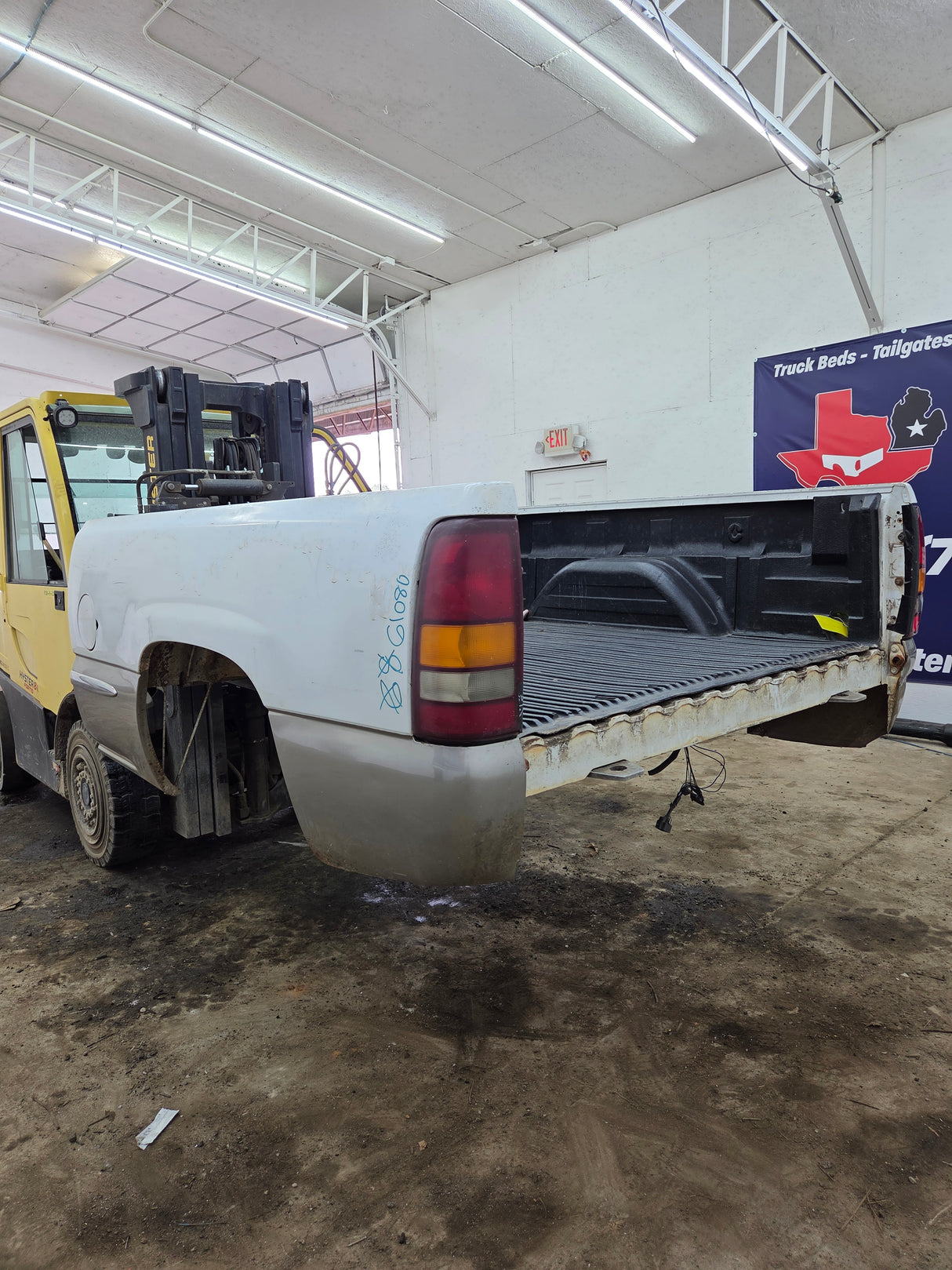 1999-2007 Chevrolet Silverado / GMC Sierra 1500 2500HD 3500HD 6' 6" Short Truck Bed