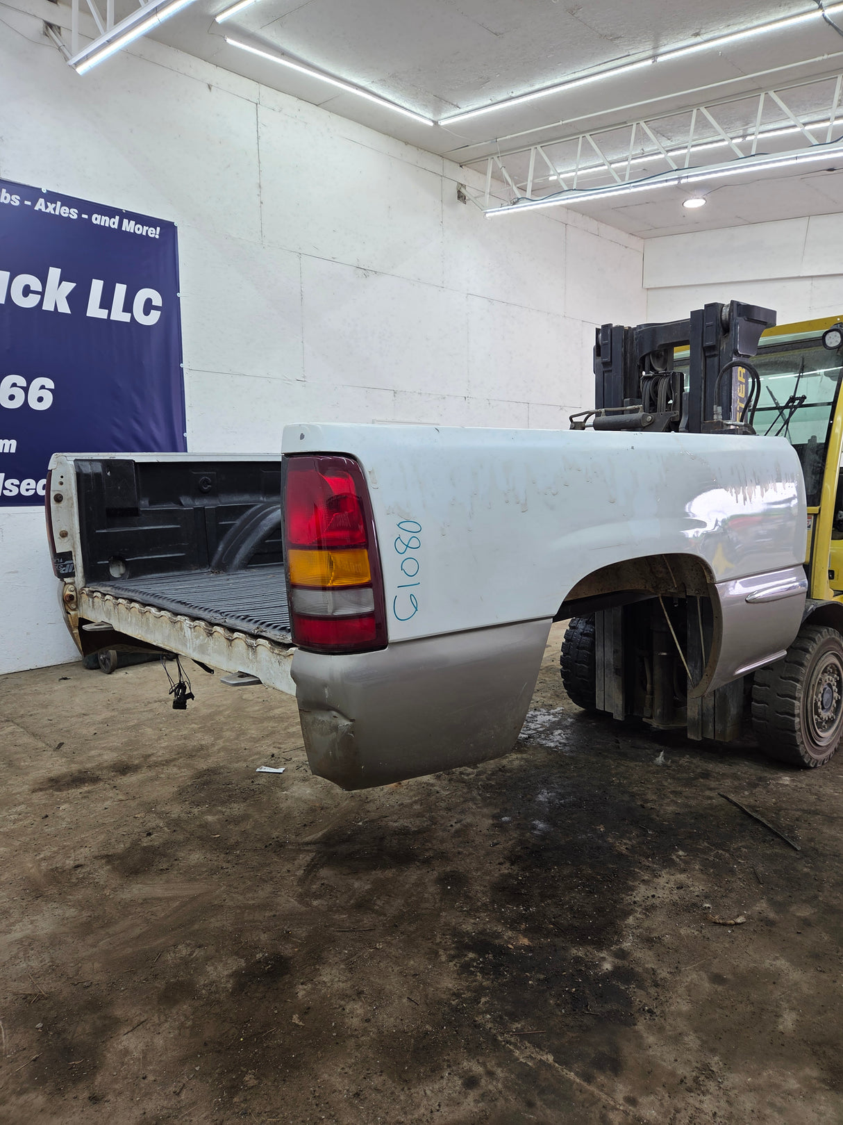 1999-2007 Chevrolet Silverado / GMC Sierra 1500 2500HD 3500HD 6' 6" Short Truck Bed