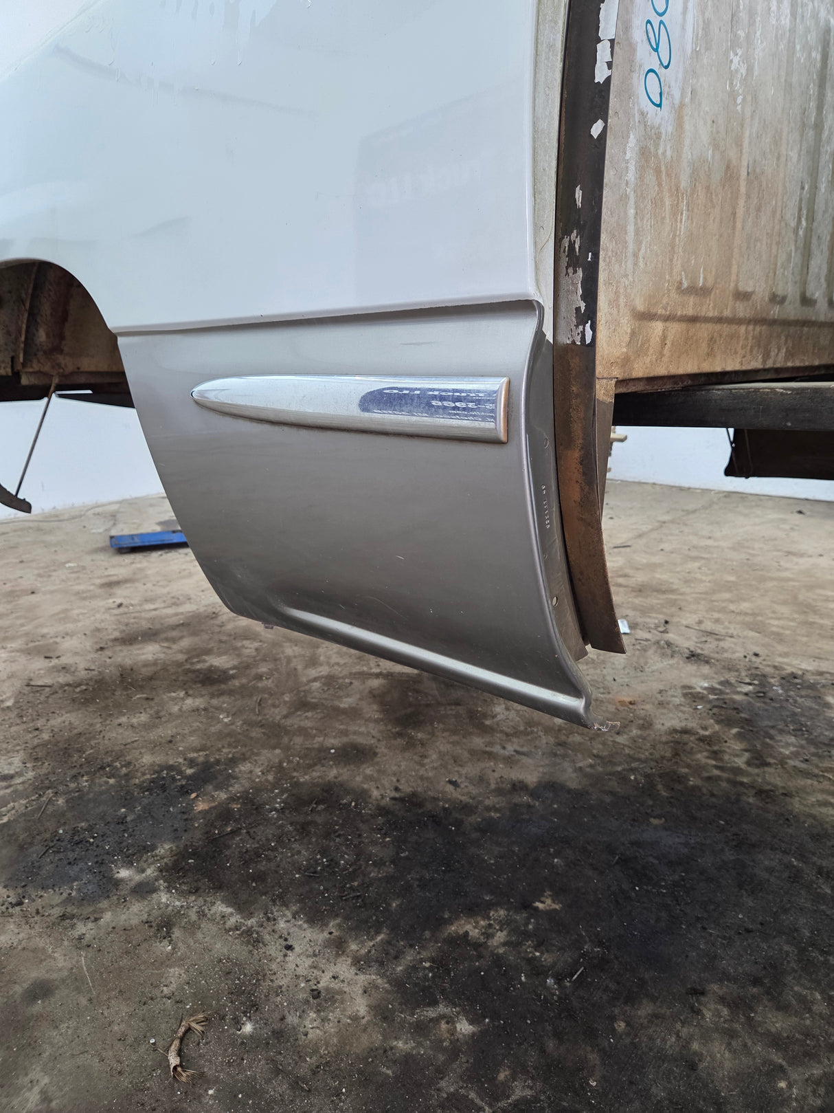 1999-2007 Chevrolet Silverado / GMC Sierra 1500 2500HD 3500HD 6' 6" Short Truck Bed