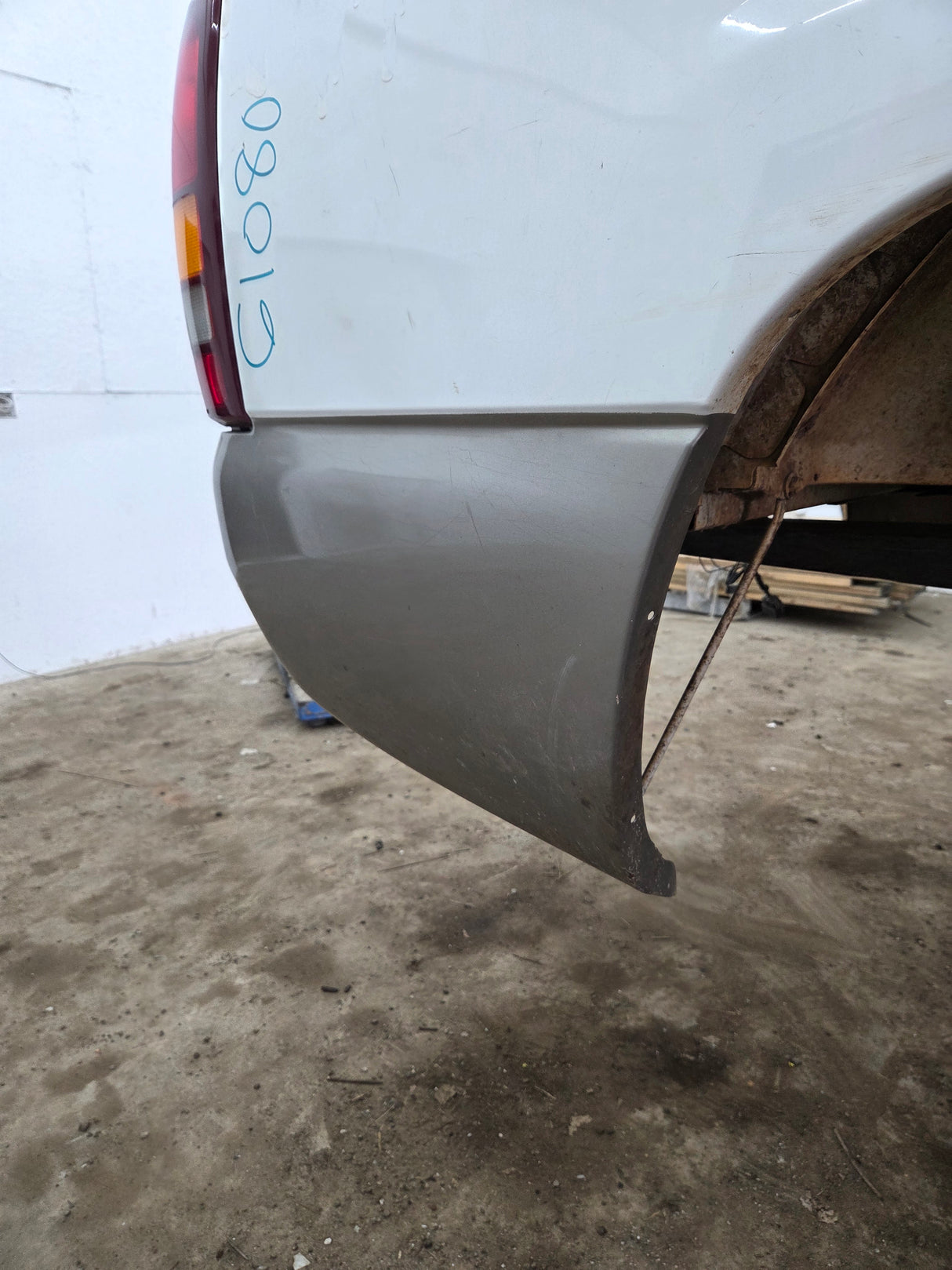 1999-2007 Chevrolet Silverado / GMC Sierra 1500 2500HD 3500HD 6' 6" Short Truck Bed
