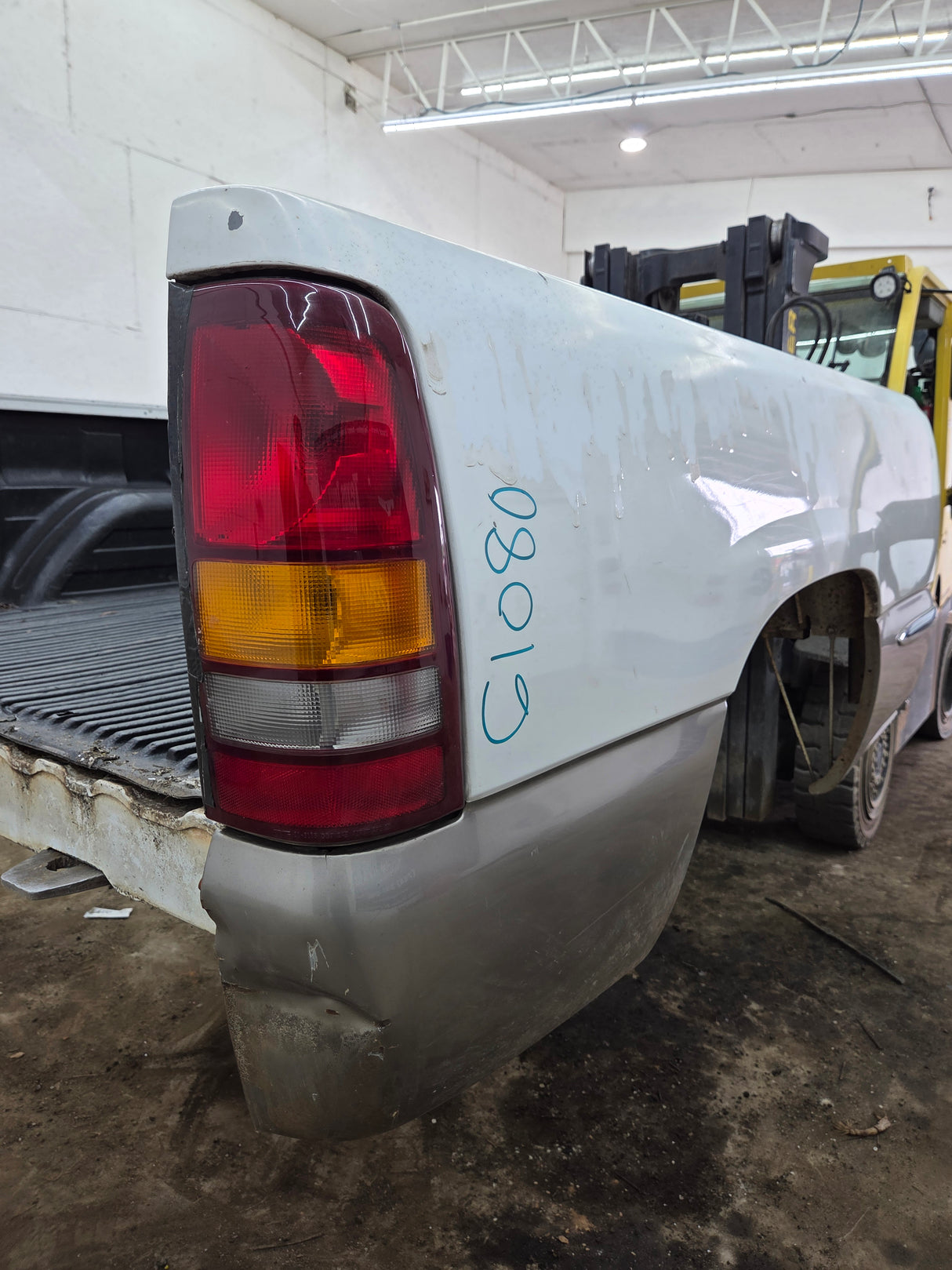 1999-2007 Chevrolet Silverado / GMC Sierra 1500 2500HD 3500HD 6' 6" Short Truck Bed