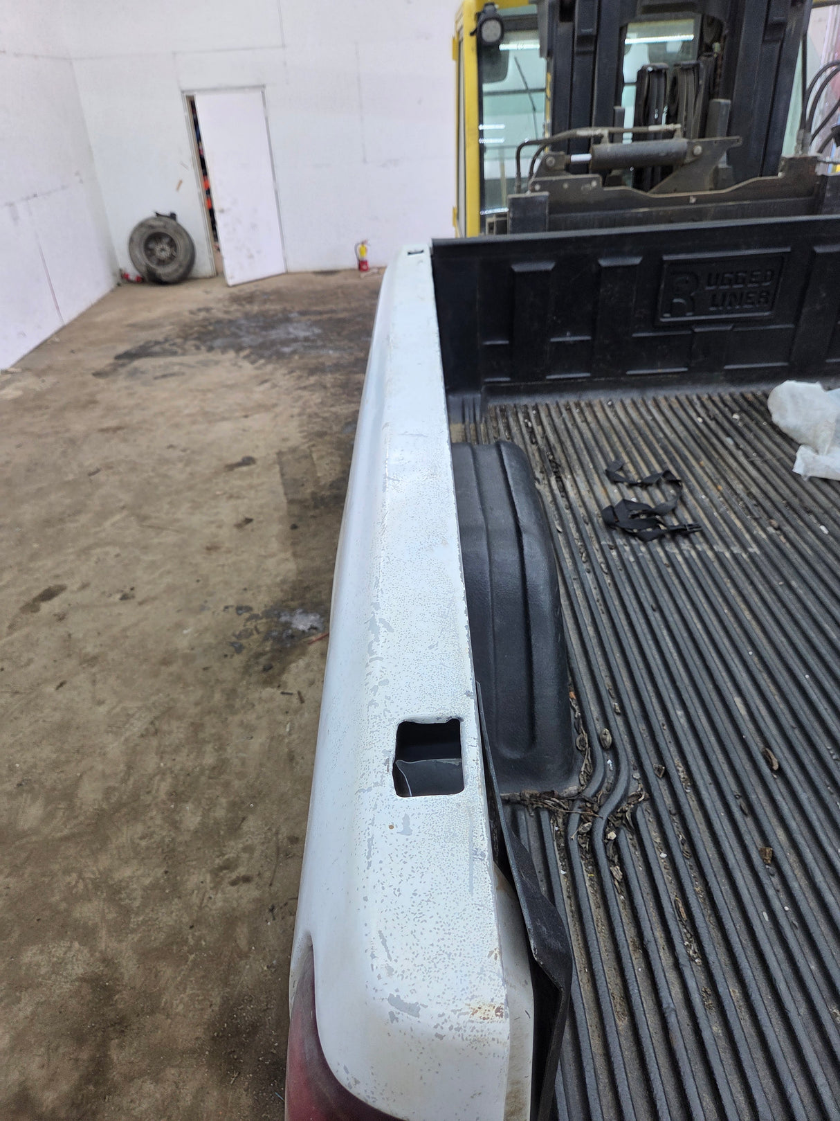 1999-2007 Chevrolet Silverado / GMC Sierra 1500 2500HD 3500HD 6' 6" Short Truck Bed