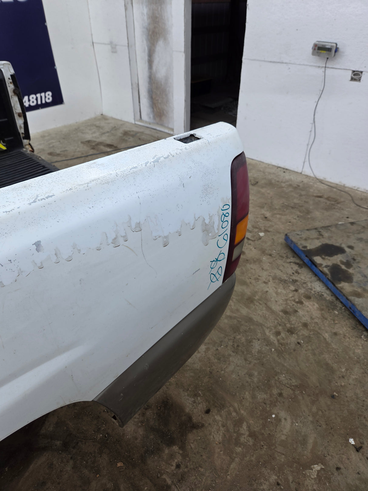 1999-2007 Chevrolet Silverado / GMC Sierra 1500 2500HD 3500HD 6' 6" Short Truck Bed