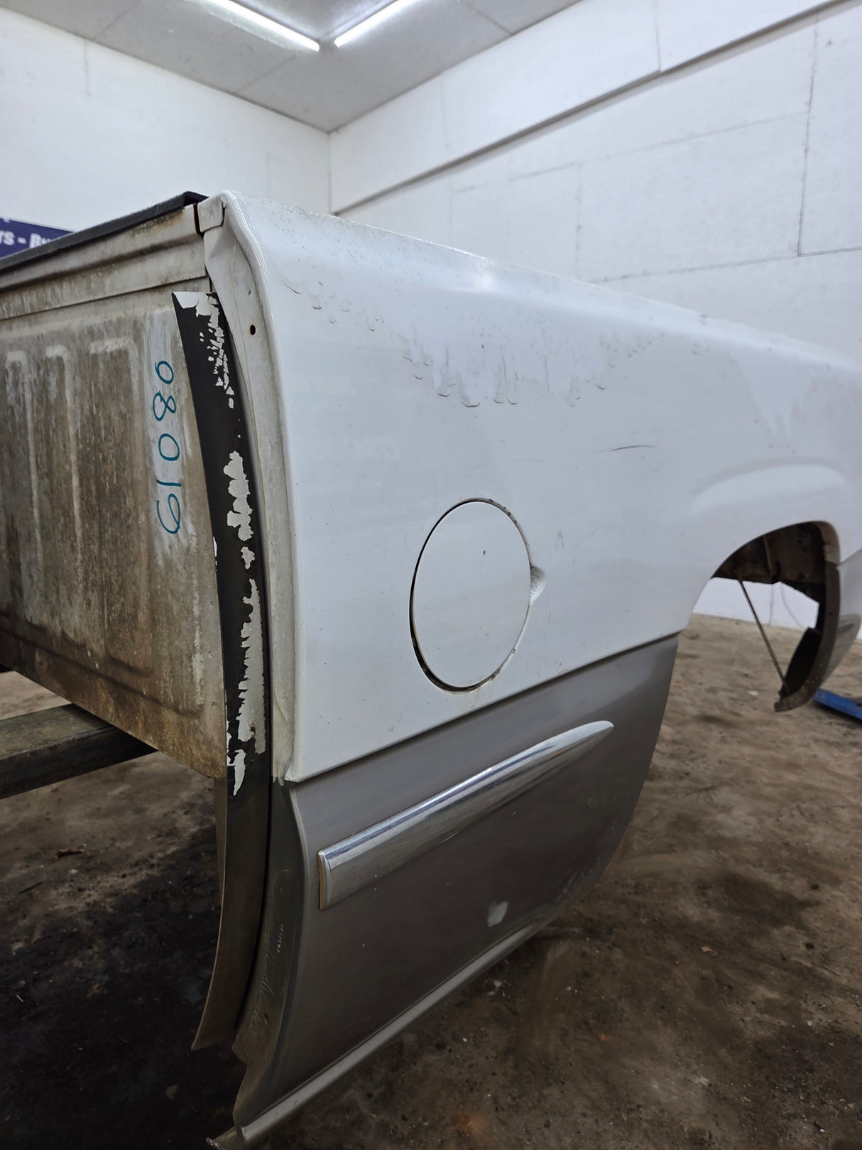 1999-2007 Chevrolet Silverado / GMC Sierra 1500 2500HD 3500HD 6' 6" Short Truck Bed
