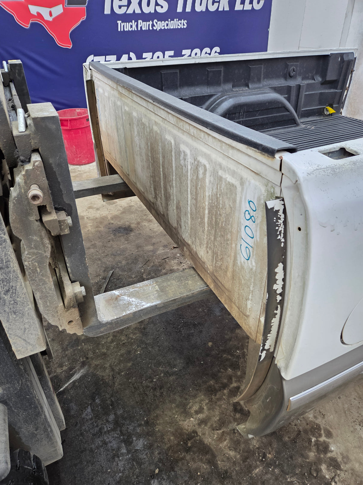 1999-2007 Chevrolet Silverado / GMC Sierra 1500 2500HD 3500HD 6' 6" Short Truck Bed