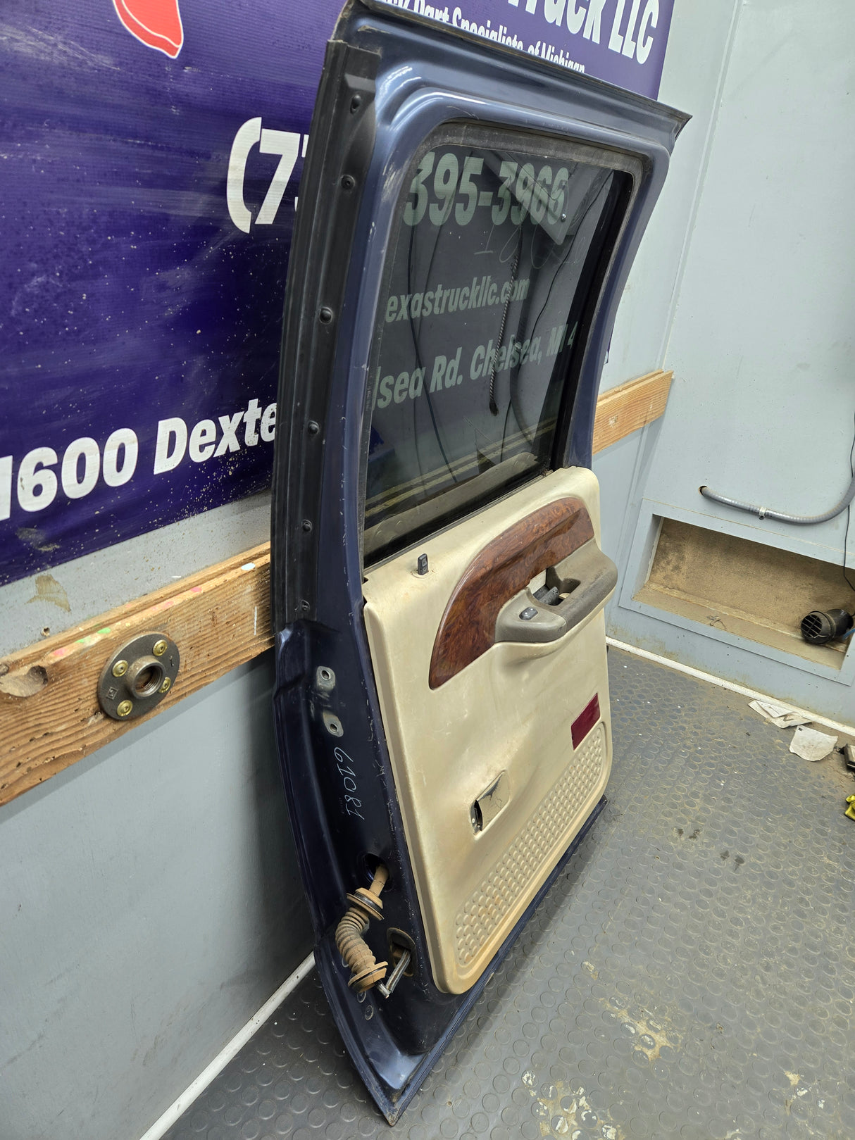 1999-2011 Ford Super Duty F250 F350 F450 F550 RH Crew Cab Passenger Side Rear Door (Copy)