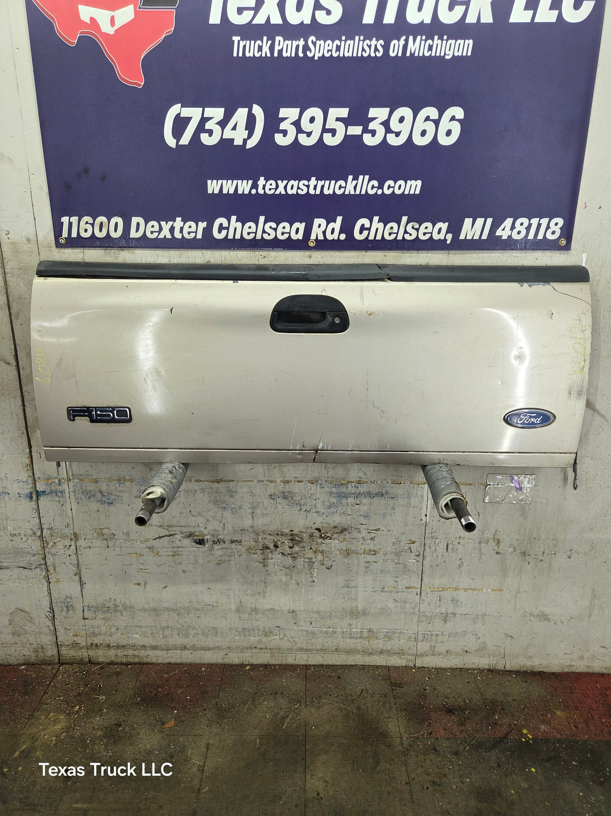 1997-2003 F150 / 1999-2007 Ford F250 F350 F450 F550 Super Duty Tailgate