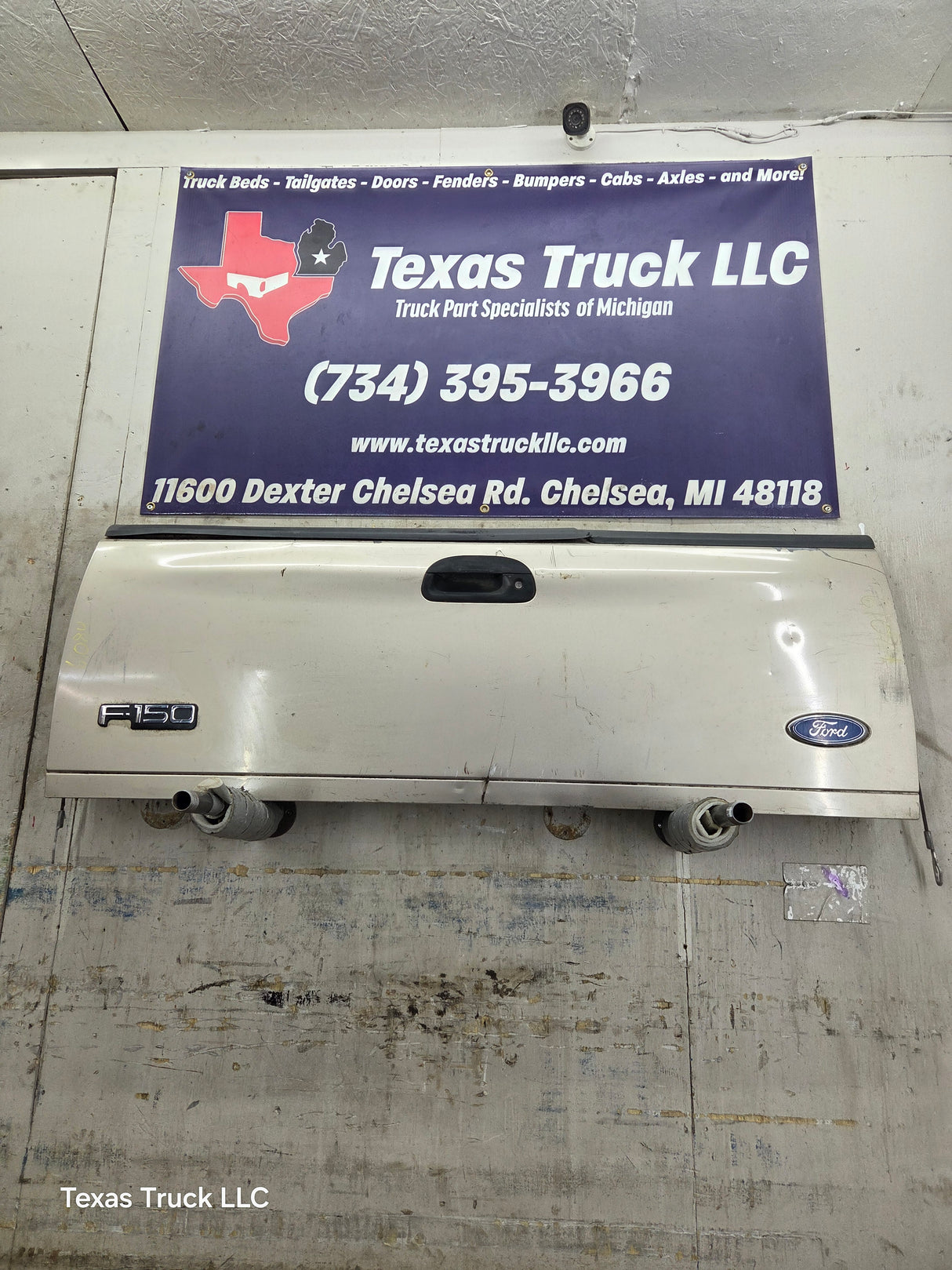 1997-2003 F150 / 1999-2007 Ford F250 F350 F450 F550 Super Duty Tailgate