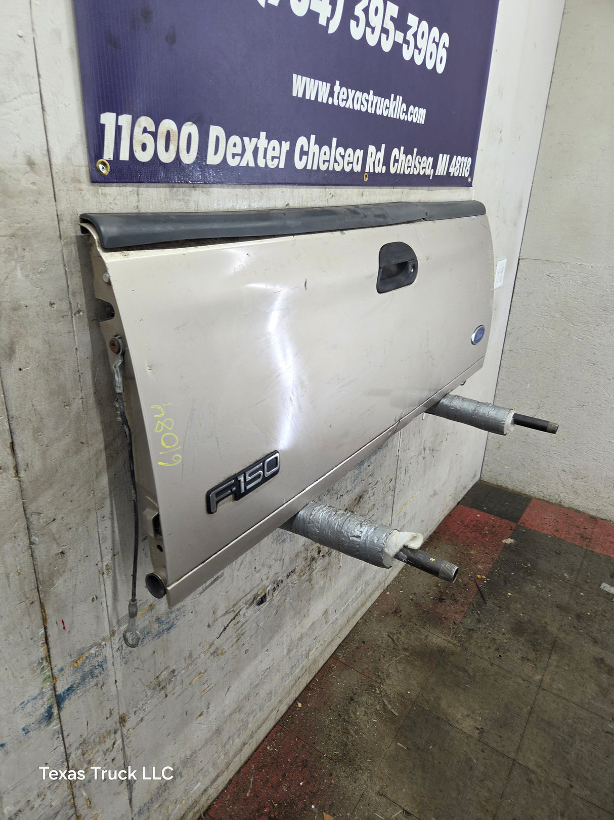 1997-2003 F150 / 1999-2007 Ford F250 F350 F450 F550 Super Duty Tailgate