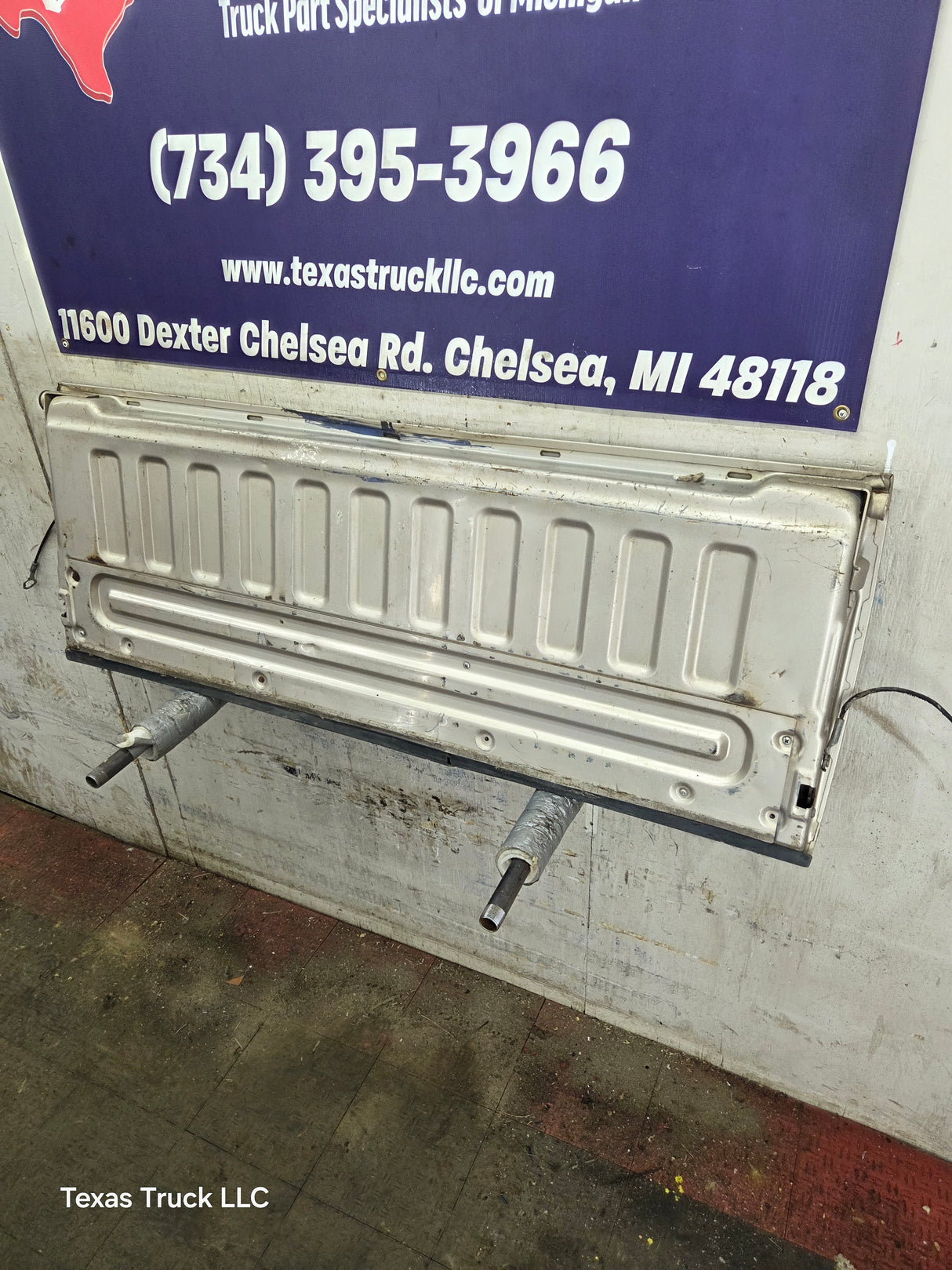 1997-2003 F150 / 1999-2007 Ford F250 F350 F450 F550 Super Duty Tailgate
