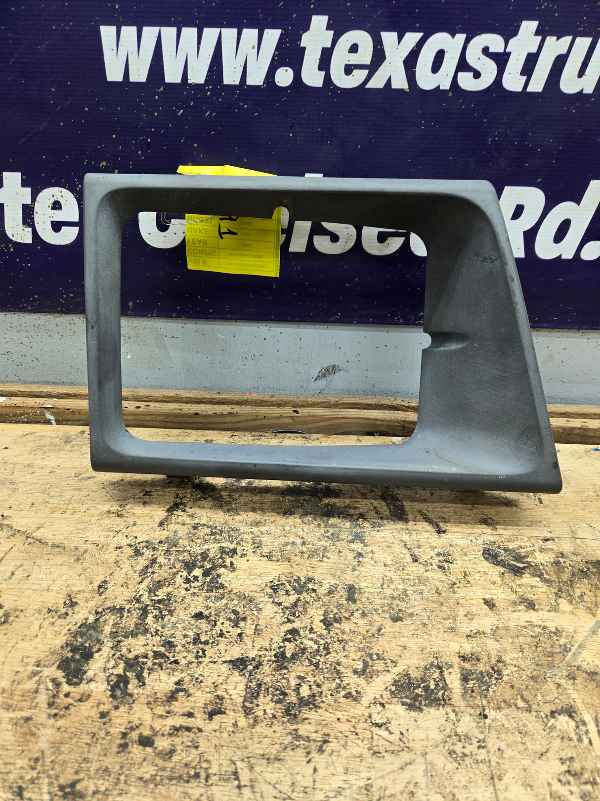 1992-2007 Ford Econoline E-150 E-250 E-350 E-450 RH Passenger Side Headlight Bezel Surround Trim Ring 2C24-13052